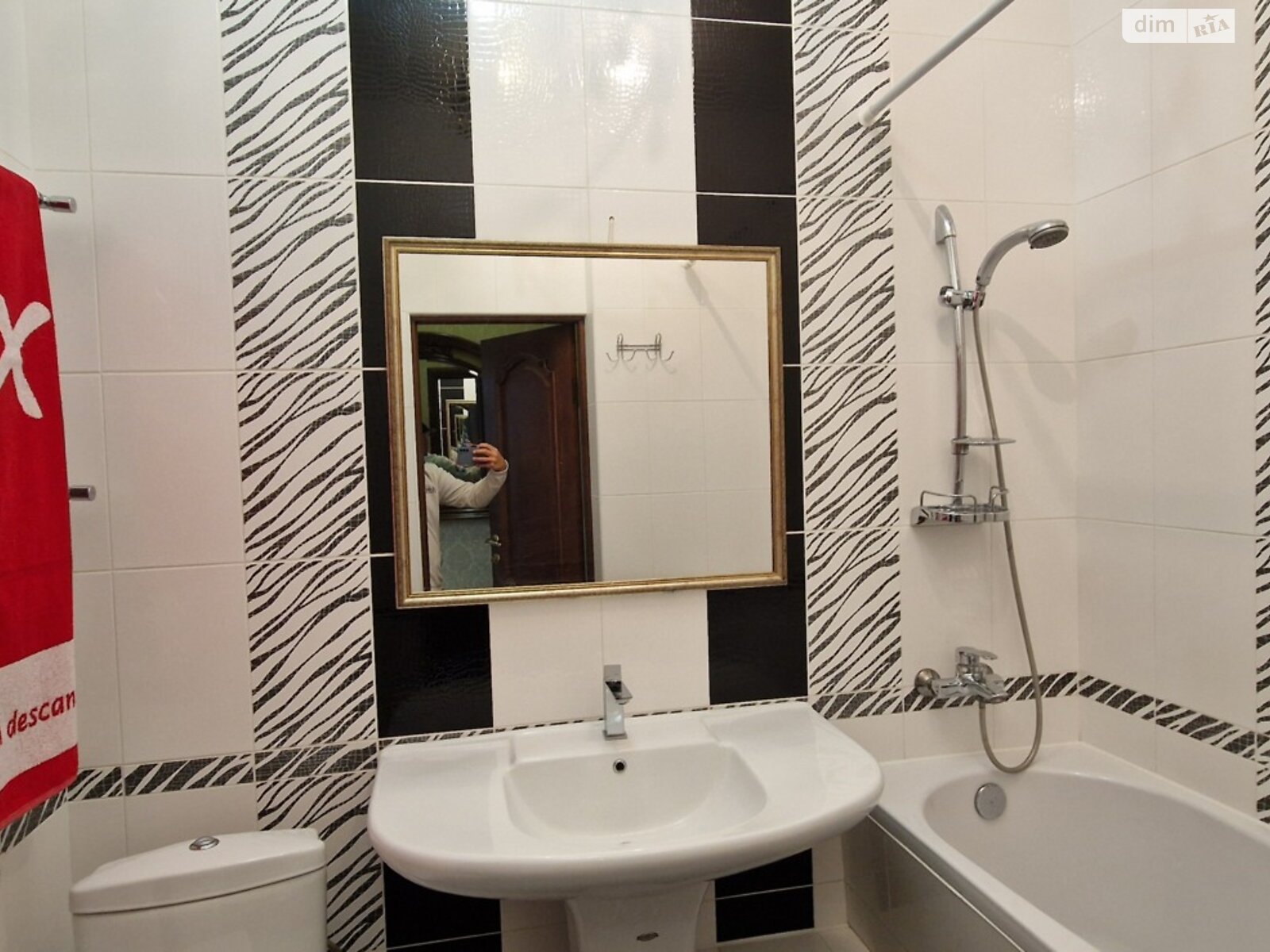 Продажа однокомнатной квартиры в Одессе, на ул. Литературная 12А корпус 1, район Приморский фото 1 Продажа однокомнатной квартиры в Одессе, на ул. Литературная 12А корпус 1, район Приморский фото 1