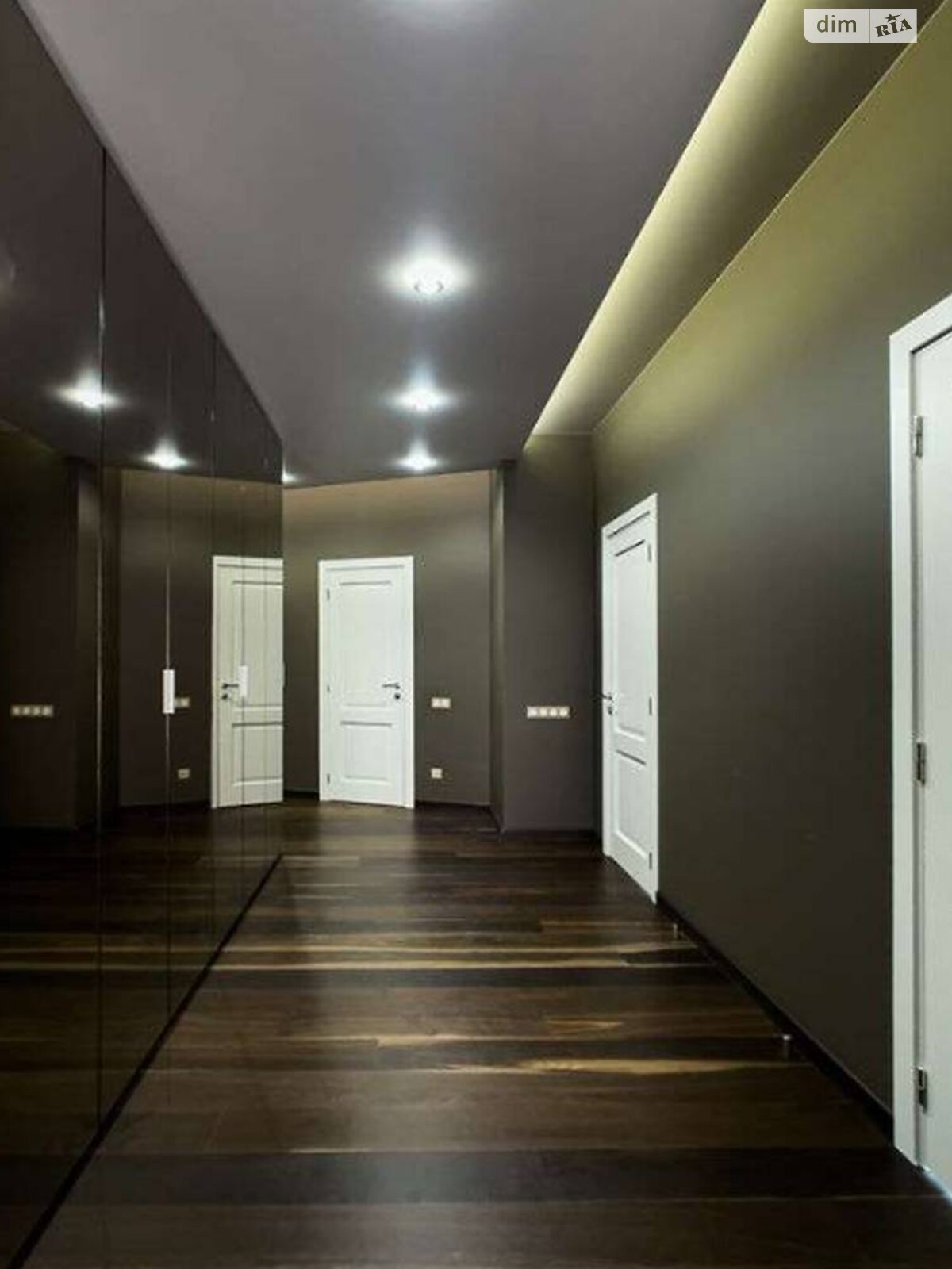 Продаж чотирикімнатної квартири в Одесі, на вул. Літературна 1А, район Приморський фото 1