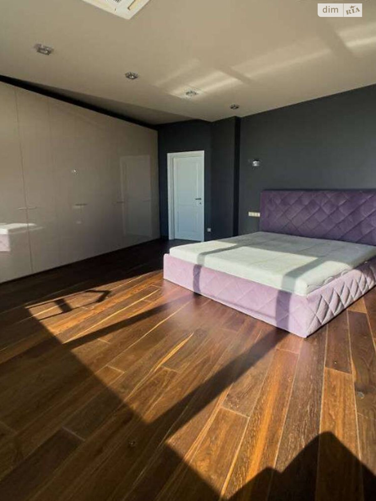 Продаж чотирикімнатної квартири в Одесі, на вул. Літературна 1А, район Приморський фото 1