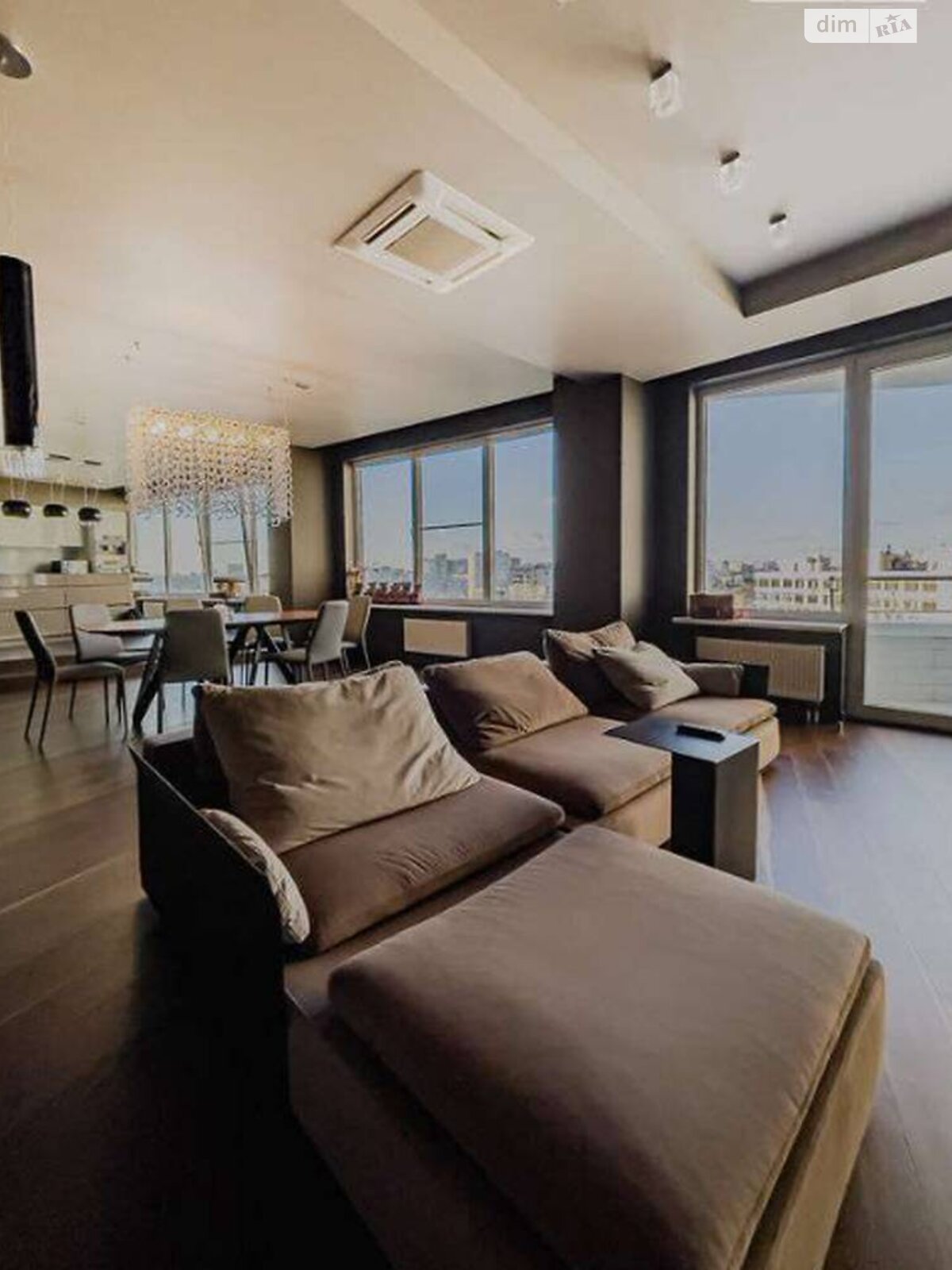 Продаж чотирикімнатної квартири в Одесі, на вул. Літературна 1А, район Приморський фото 1