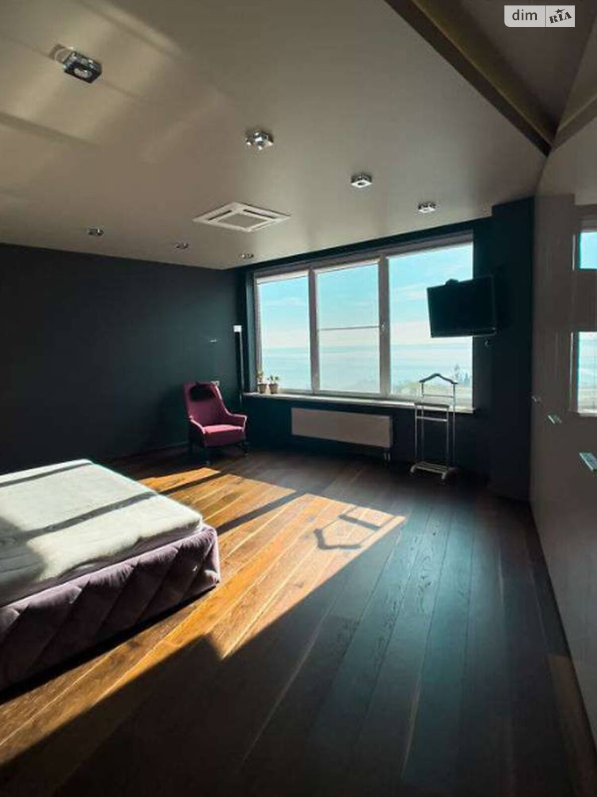 Продаж чотирикімнатної квартири в Одесі, на вул. Літературна 1А, район Приморський фото 1