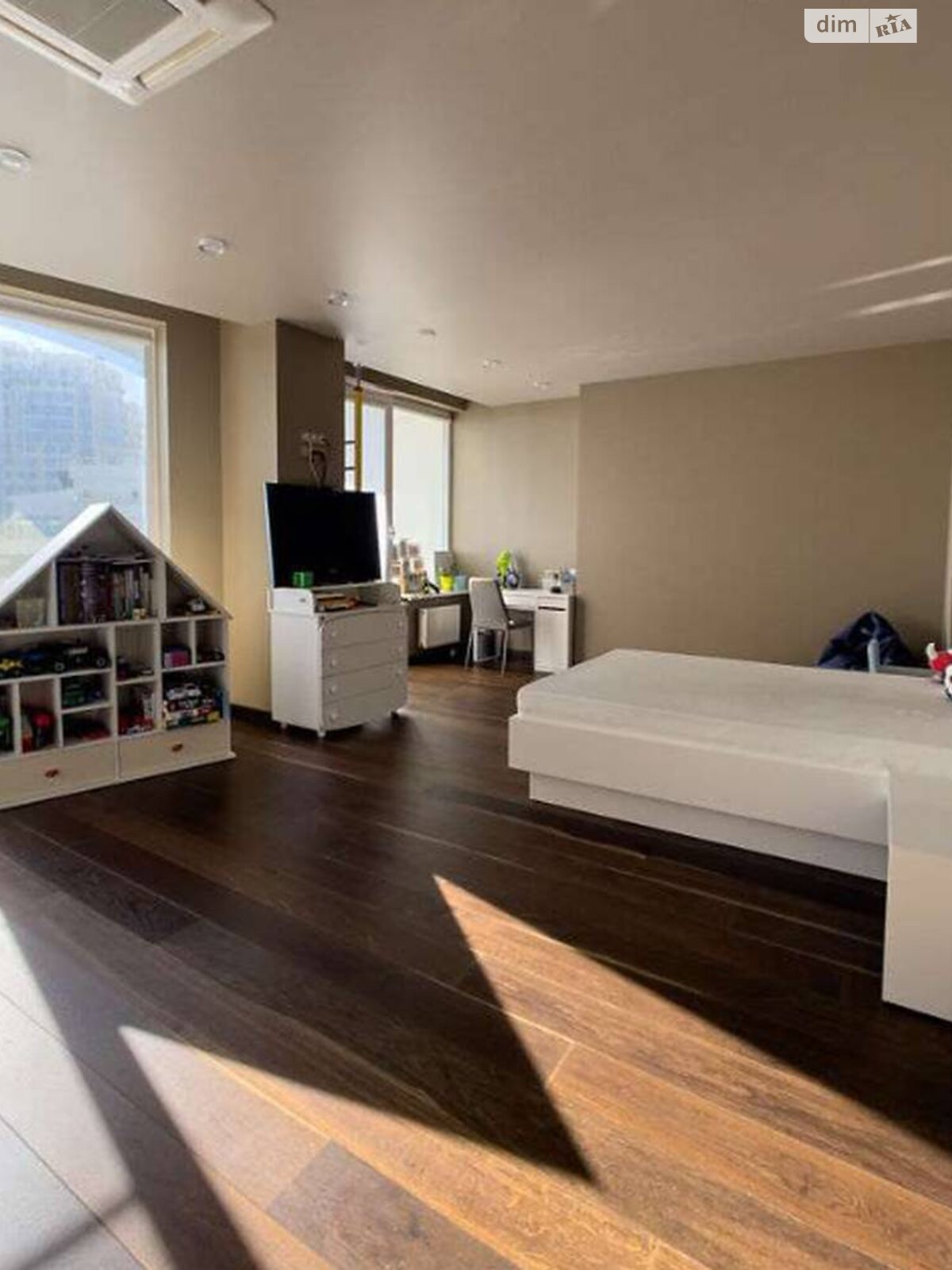 Продаж чотирикімнатної квартири в Одесі, на вул. Літературна 1А, район Приморський фото 1