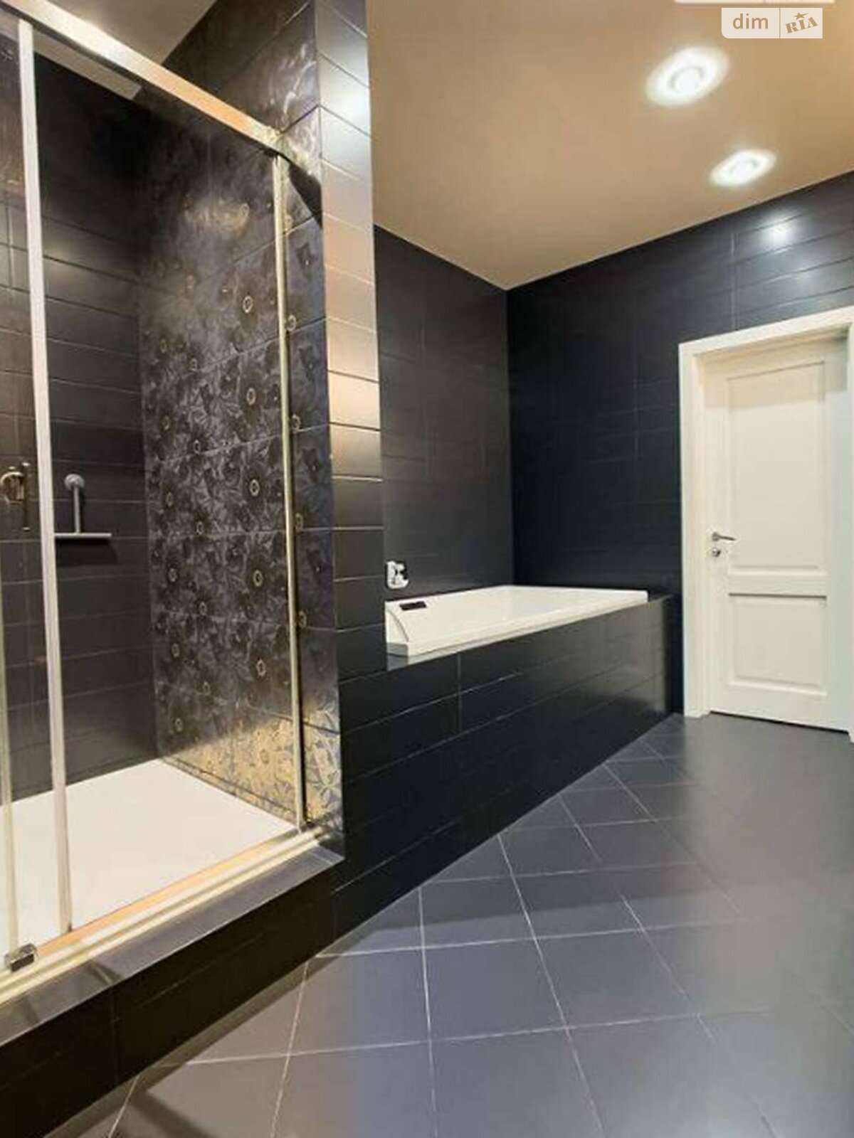 Продаж чотирикімнатної квартири в Одесі, на вул. Літературна 1А, район Приморський фото 1