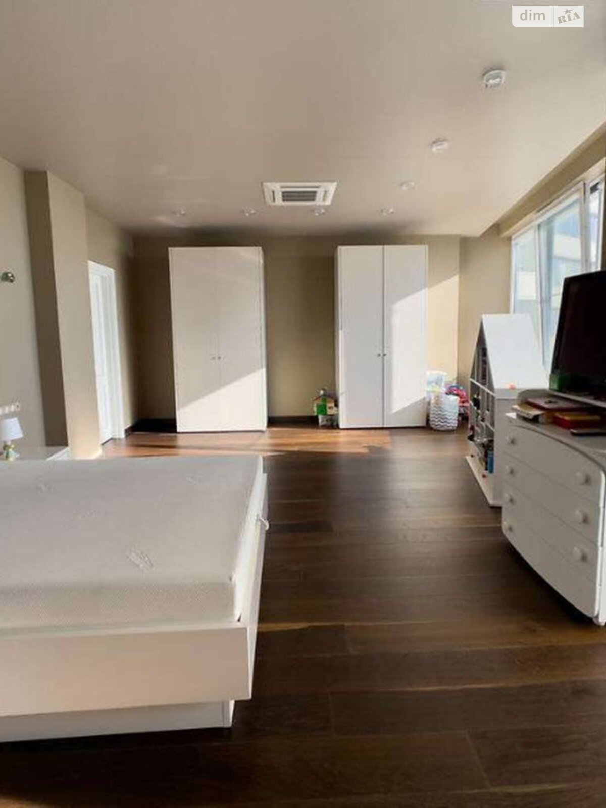 Продаж чотирикімнатної квартири в Одесі, на вул. Літературна 1А, район Приморський фото 1