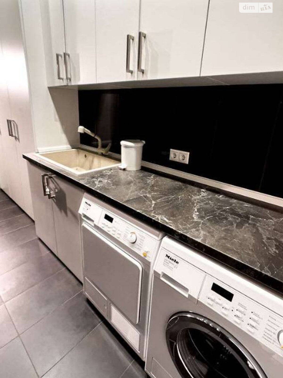 Продаж чотирикімнатної квартири в Одесі, на вул. Літературна 1А, район Приморський фото 1