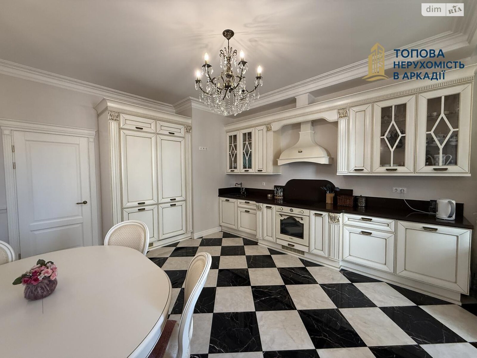 Продажа трехкомнатной квартиры в Одессе, на ул. Литературная 12А корпус 1, район Приморский фото 1