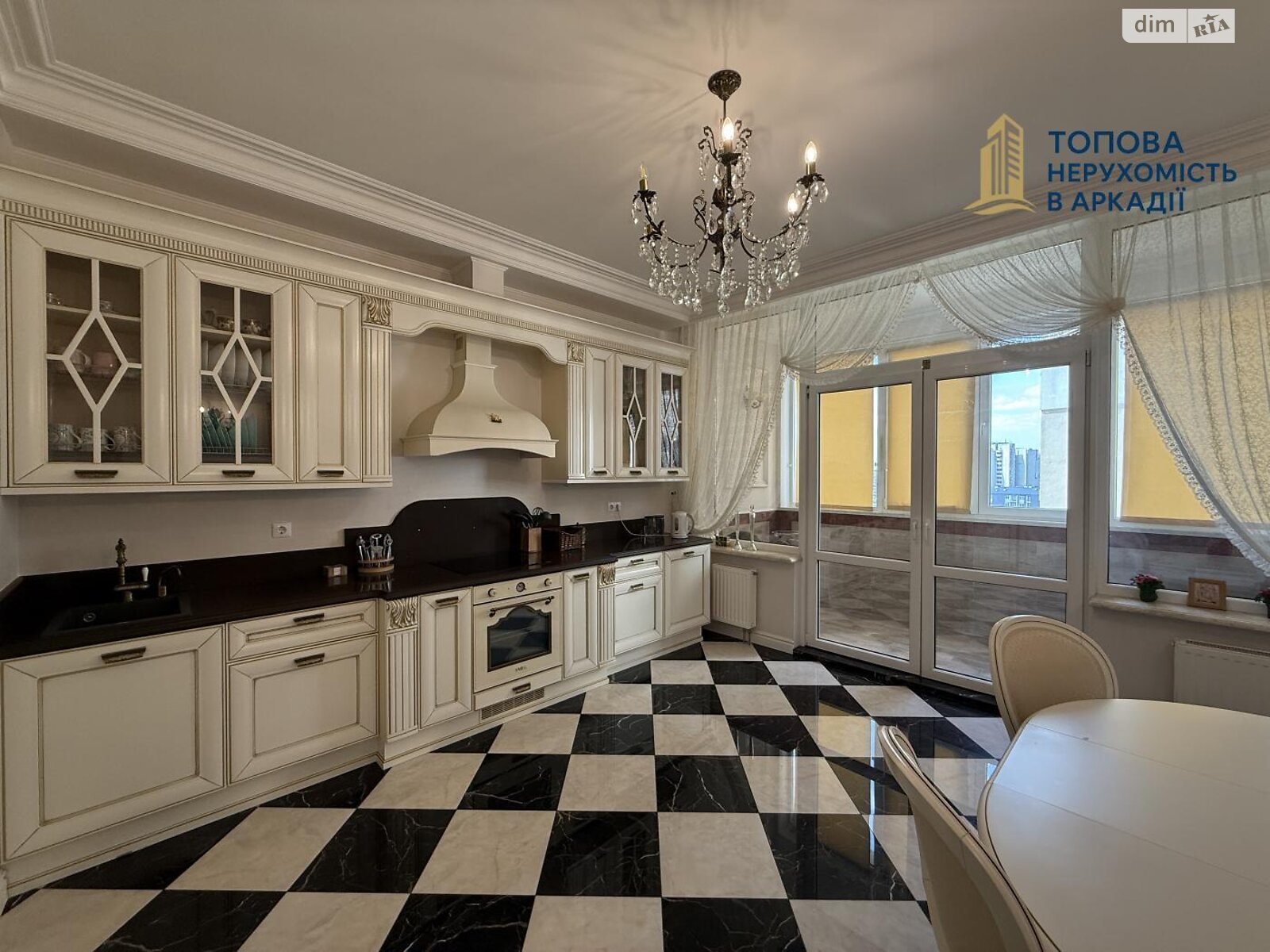 Продажа трехкомнатной квартиры в Одессе, на ул. Литературная 12А корпус 1, район Приморский фото 1