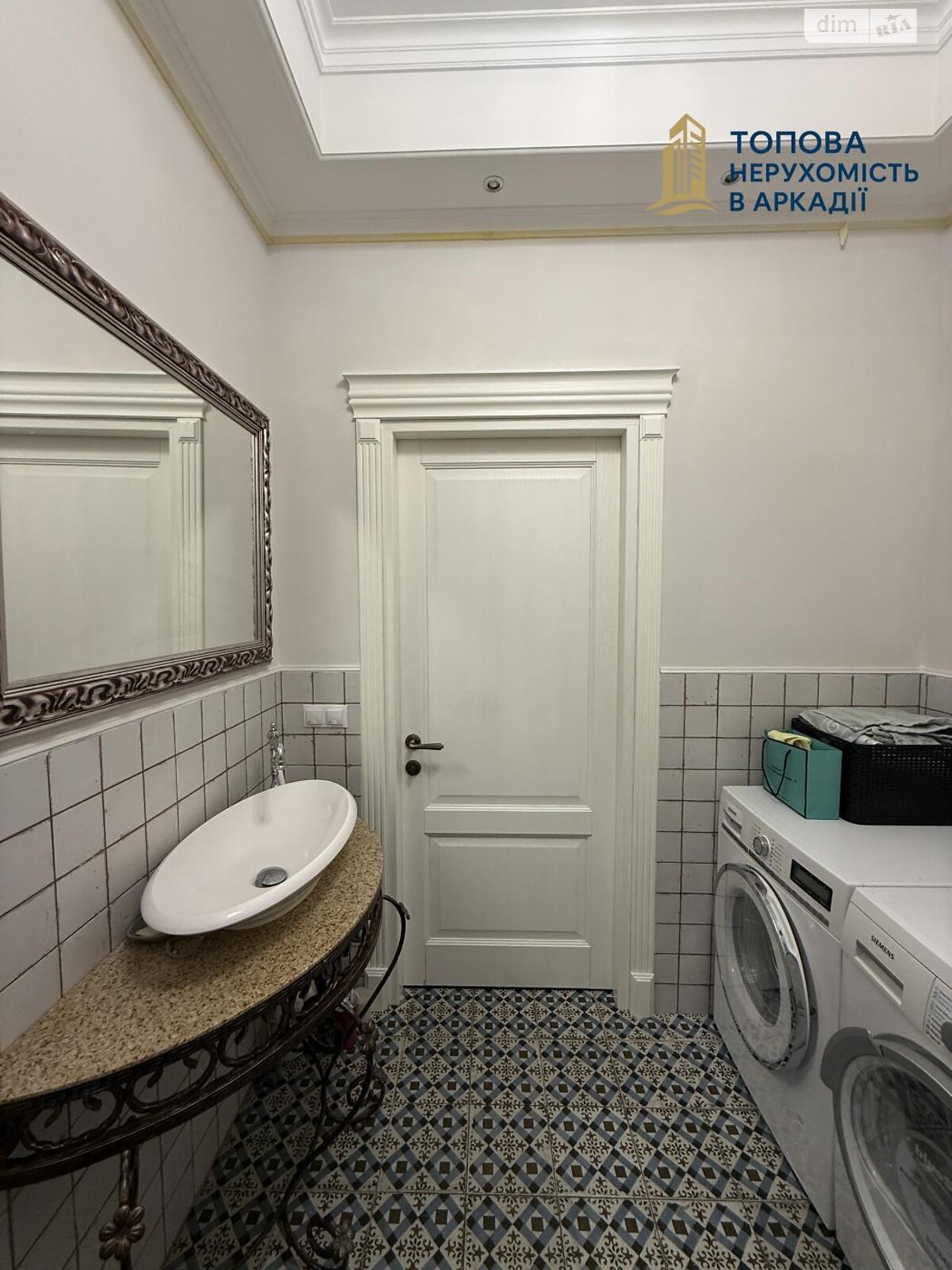 Продажа трехкомнатной квартиры в Одессе, на ул. Литературная 12А корпус 1, район Приморский фото 1