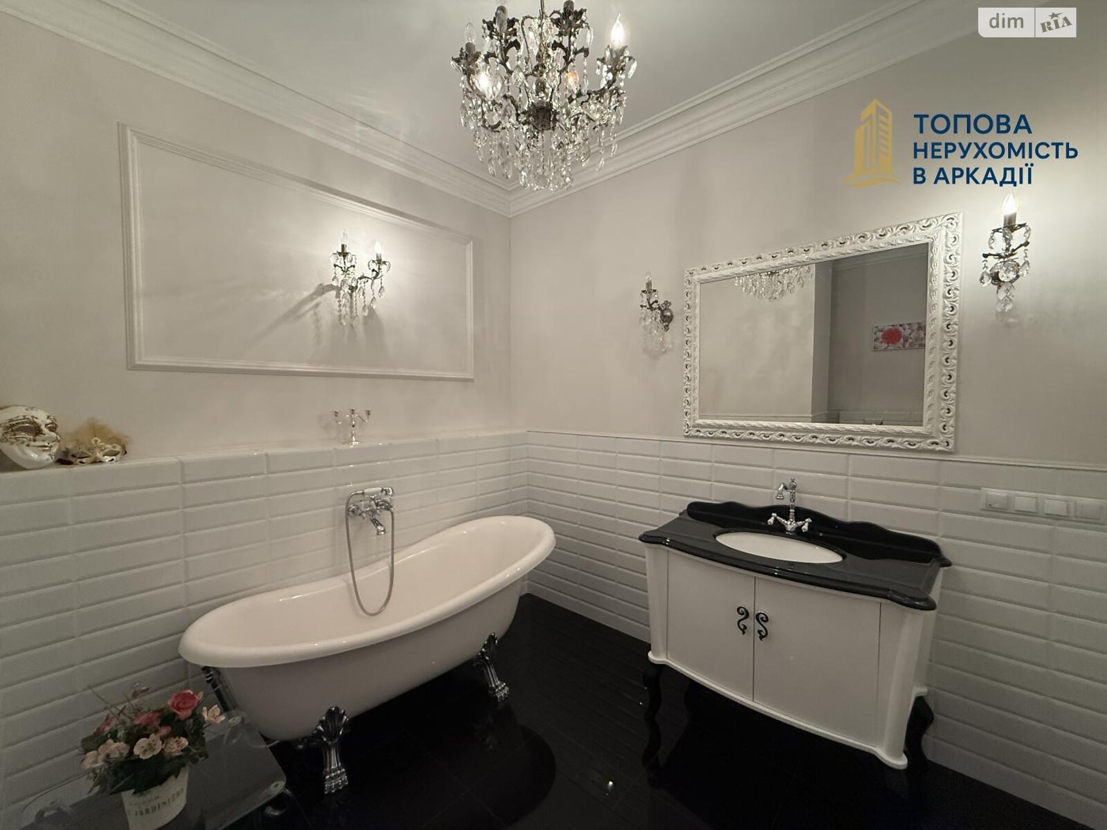 Продажа трехкомнатной квартиры в Одессе, на ул. Литературная 12А корпус 1, район Приморский фото 1