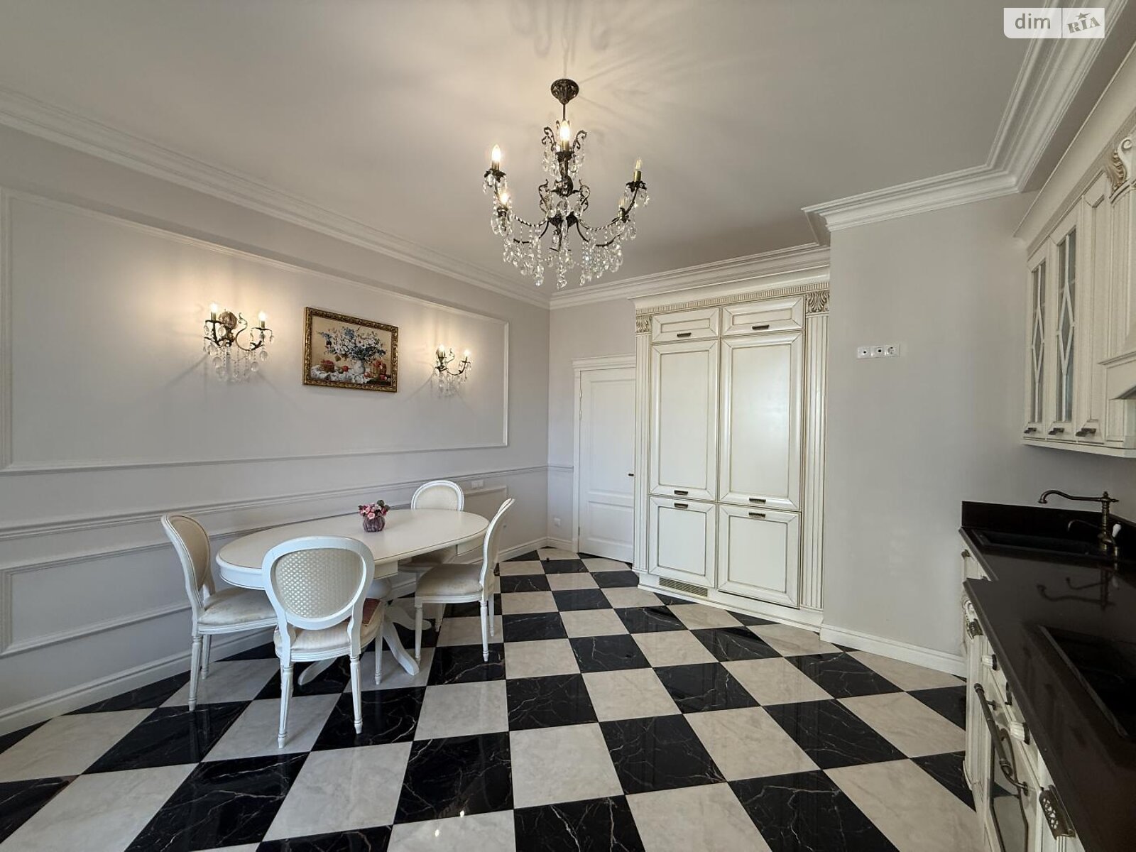 Продаж чотирикімнатної квартири в Одесі, на вул. Літературна 12А корпус 1, район Приморський фото 1