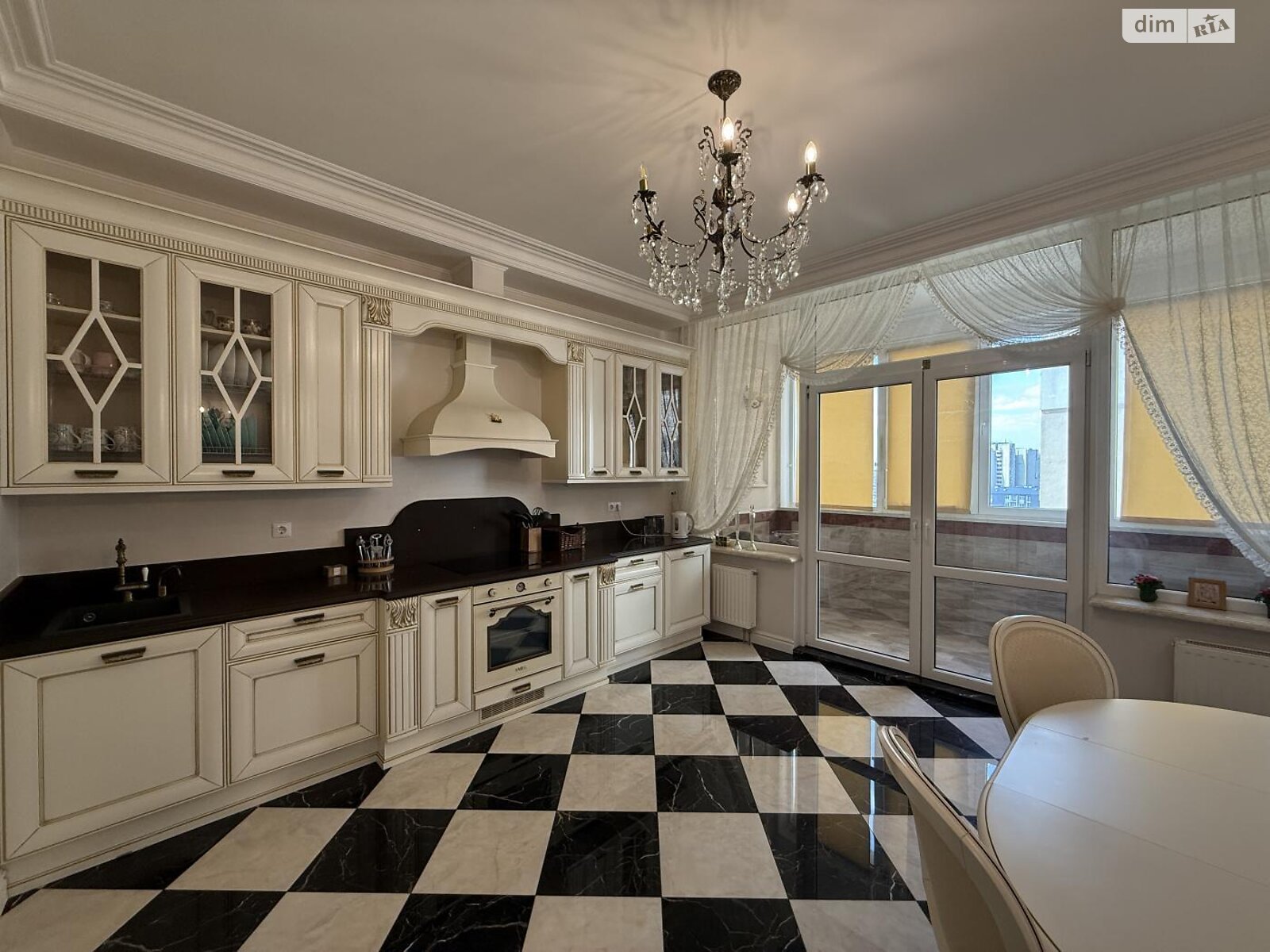 Продаж чотирикімнатної квартири в Одесі, на вул. Літературна 12А корпус 1, район Приморський фото 1