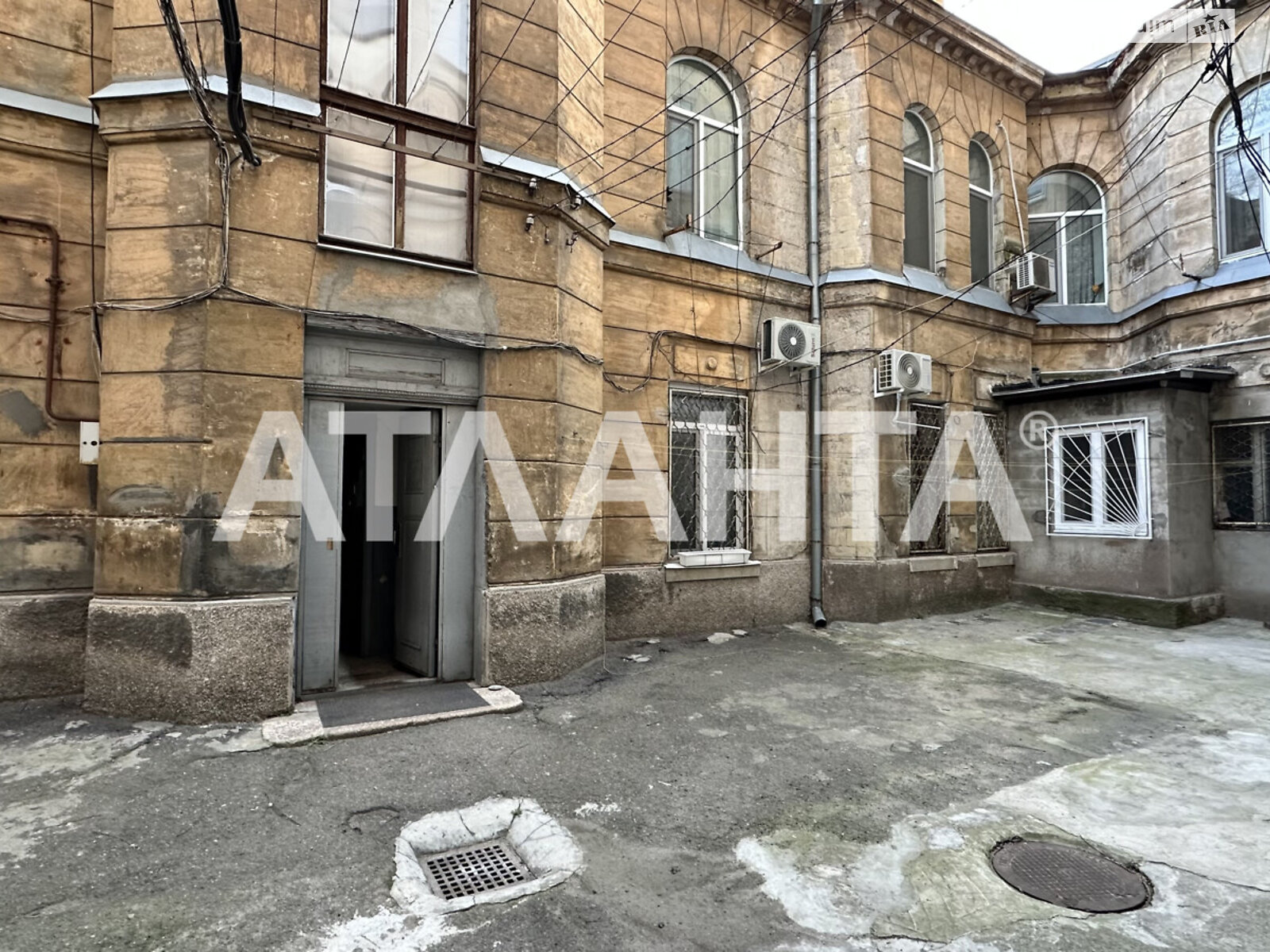 Продажа трехкомнатной квартиры в Одессе, на пл. Льва Толстого, район Приморский фото 1 Продажа трехкомнатной квартиры в Одессе, на пл. Льва Толстого, район Приморский фото 1