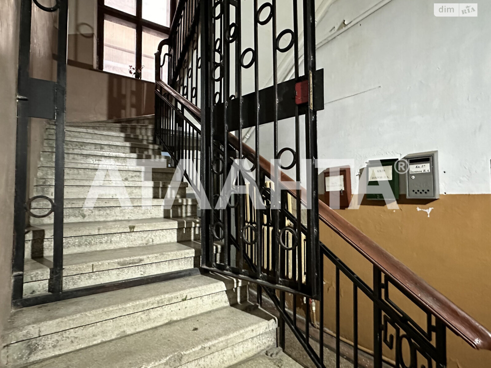 Продажа трехкомнатной квартиры в Одессе, на пл. Льва Толстого, район Приморский фото 1 Продажа трехкомнатной квартиры в Одессе, на пл. Льва Толстого, район Приморский фото 1