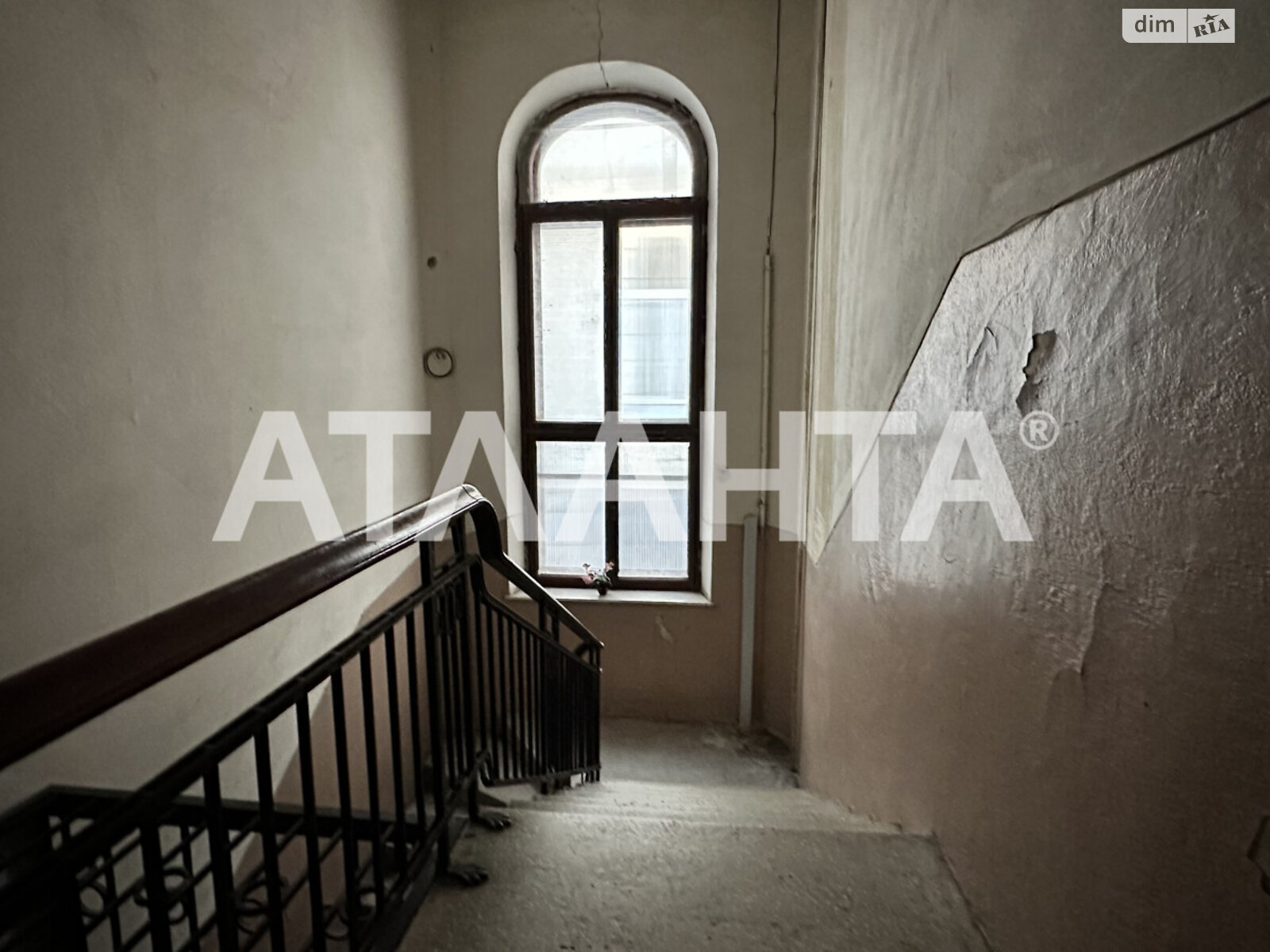 Продажа трехкомнатной квартиры в Одессе, на пл. Льва Толстого, район Приморский фото 1 Продажа трехкомнатной квартиры в Одессе, на пл. Льва Толстого, район Приморский фото 1