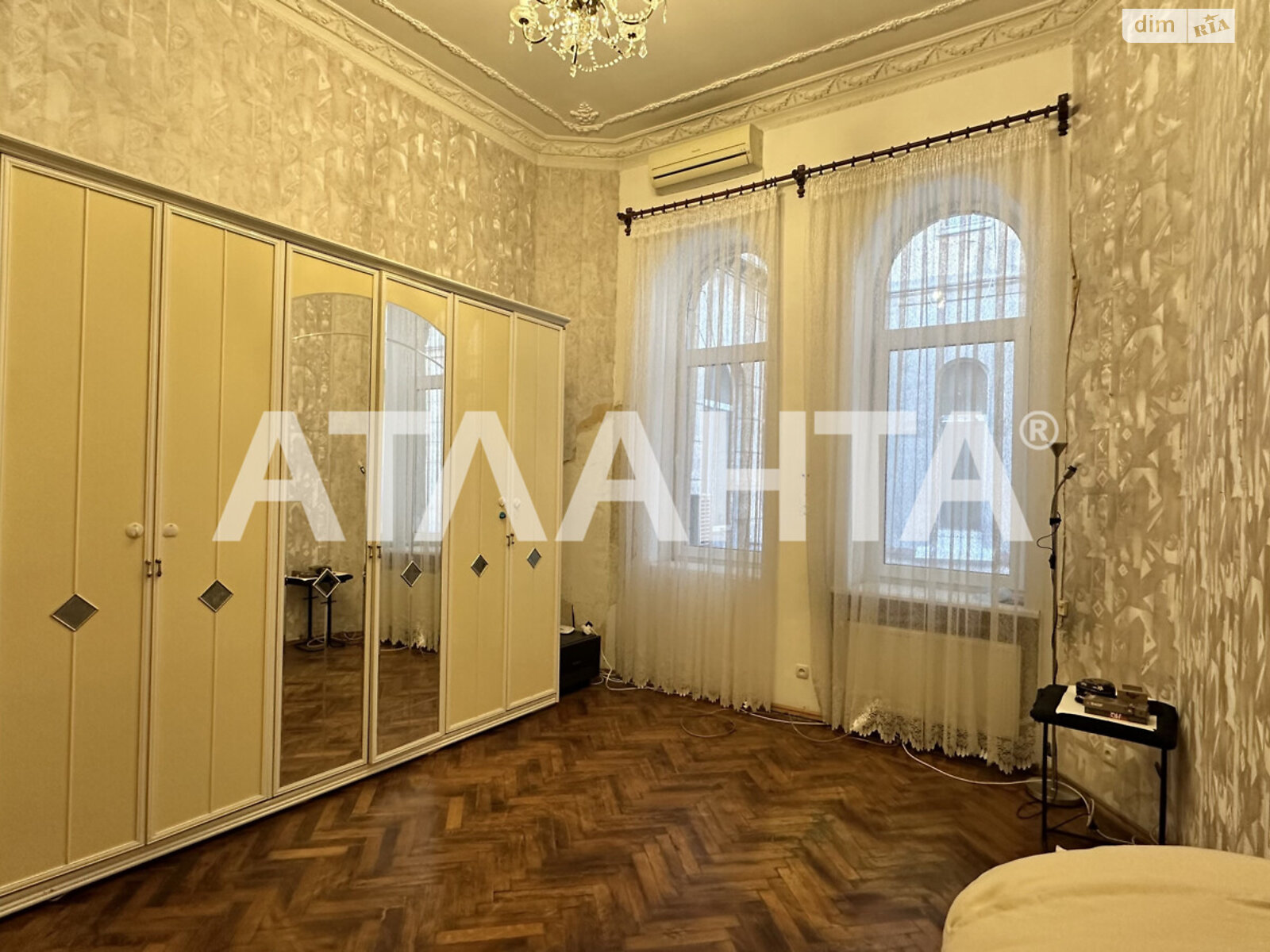 Продажа трехкомнатной квартиры в Одессе, на пл. Льва Толстого, район Приморский фото 1 Продажа трехкомнатной квартиры в Одессе, на пл. Льва Толстого, район Приморский фото 1