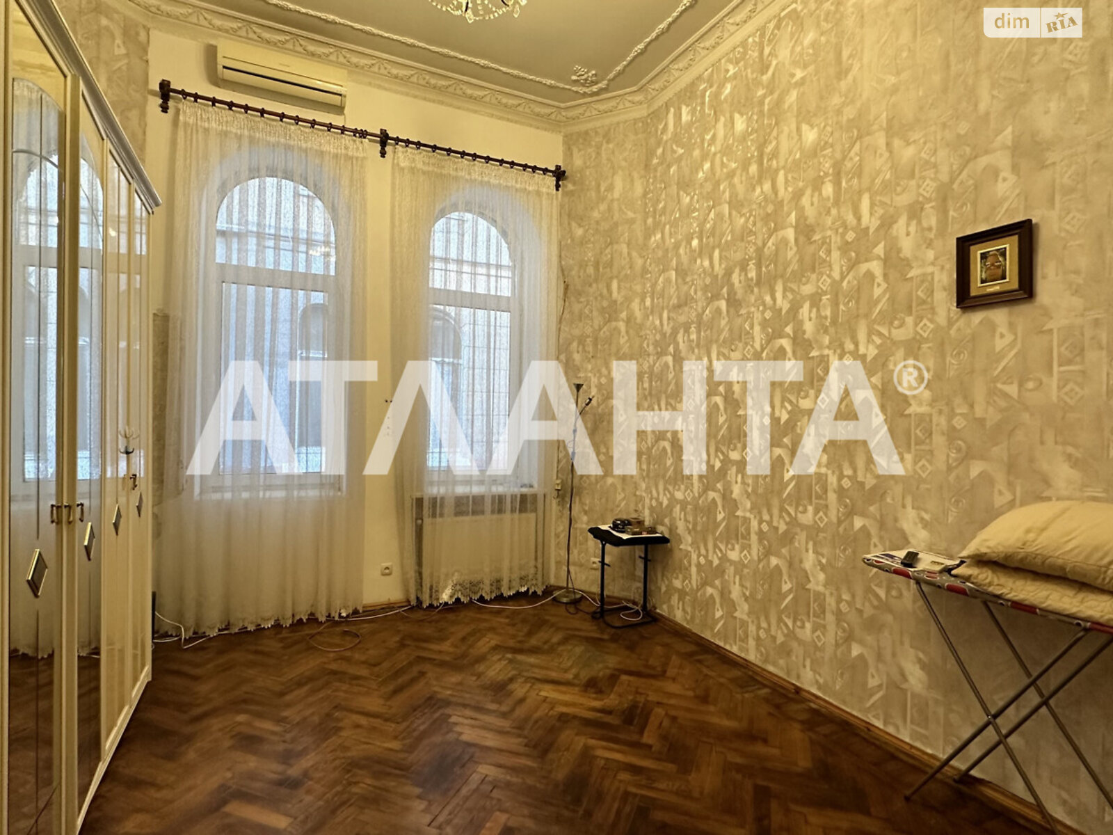 Продажа трехкомнатной квартиры в Одессе, на пл. Льва Толстого, район Приморский фото 1 Продажа трехкомнатной квартиры в Одессе, на пл. Льва Толстого, район Приморский фото 1