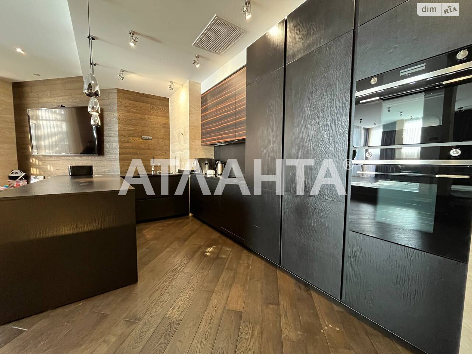 Продажа четырехкомнатной квартиры в Одессе, на ул. Добровольцев 18А, район Приморский фото 1 Продажа четырехкомнатной квартиры в Одессе, на ул. Добровольцев 18А, район Приморский фото 1
