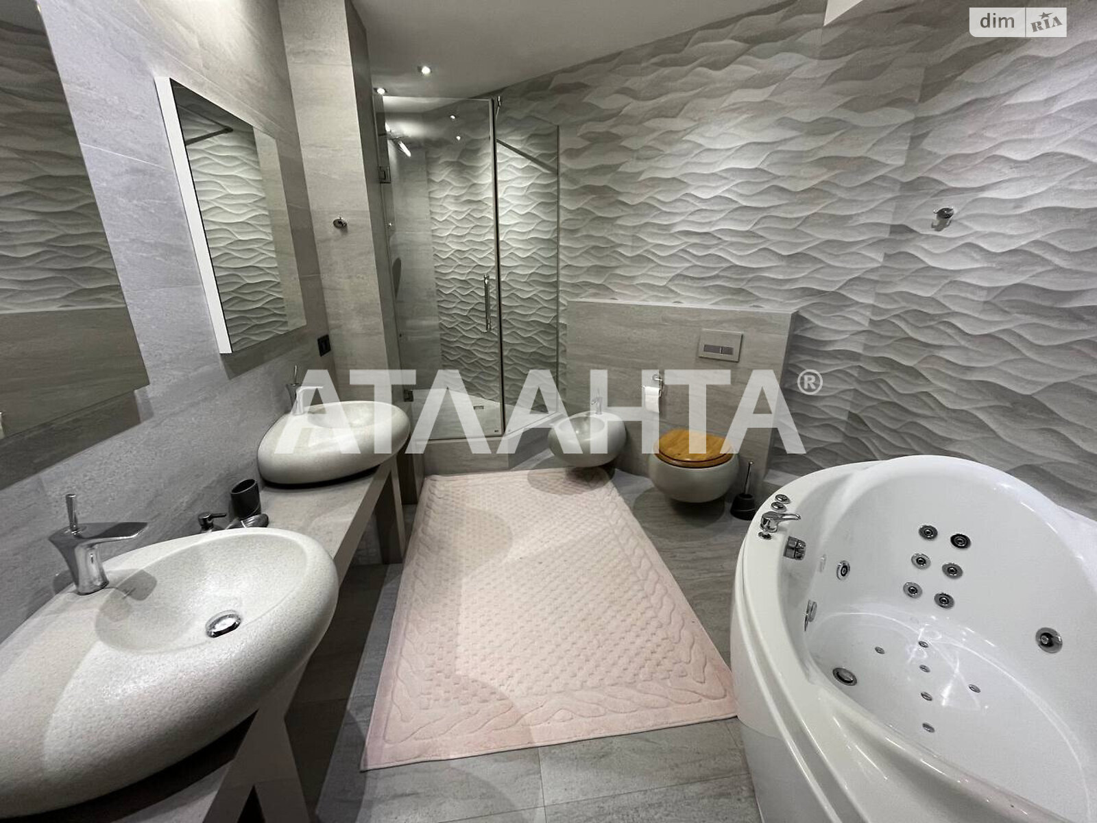 Продажа четырехкомнатной квартиры в Одессе, на ул. Добровольцев 18А, район Приморский фото 1 Продажа четырехкомнатной квартиры в Одессе, на ул. Добровольцев 18А, район Приморский фото 1