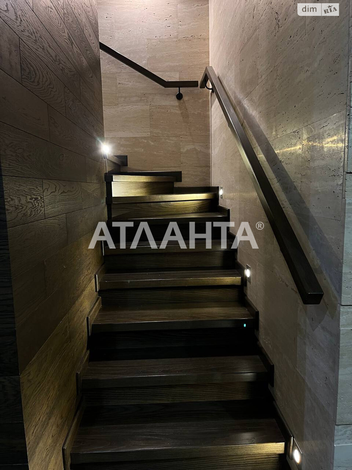 Продажа четырехкомнатной квартиры в Одессе, на ул. Добровольцев 18А, район Приморский фото 1 Продажа четырехкомнатной квартиры в Одессе, на ул. Добровольцев 18А, район Приморский фото 1