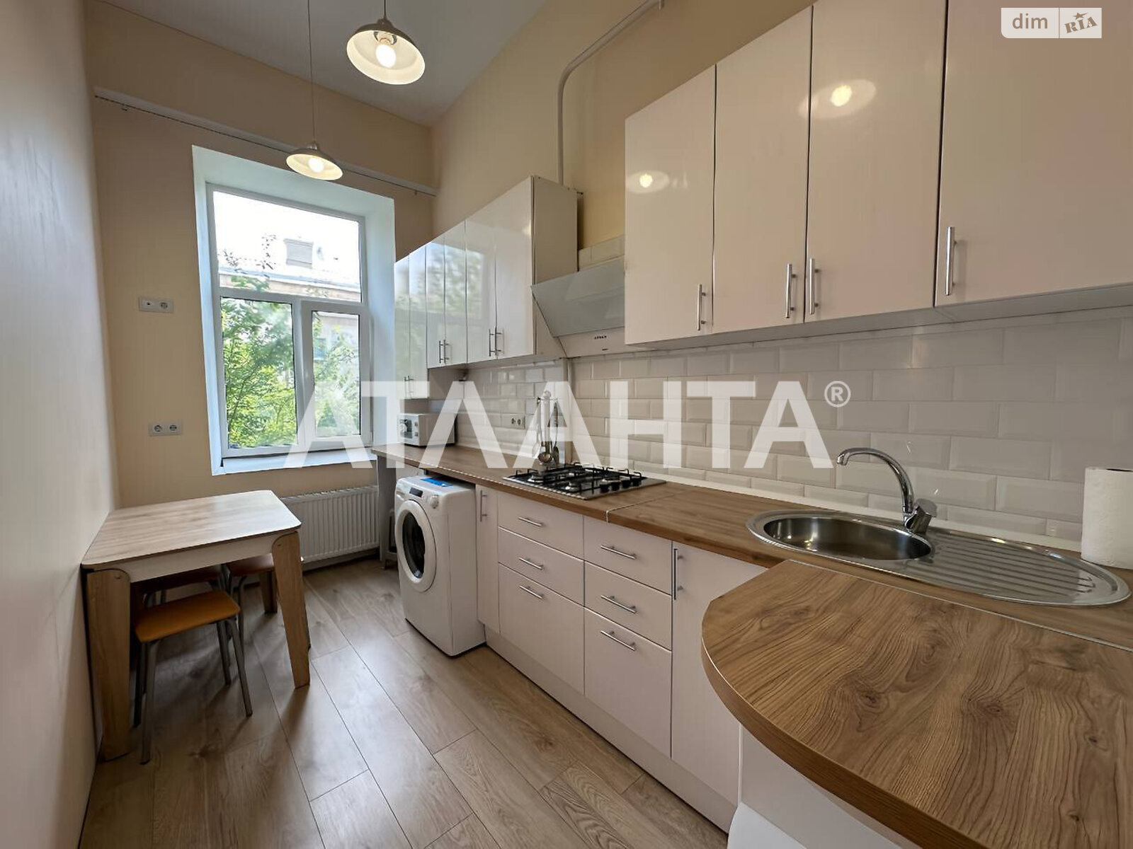 Продаж чотирикімнатної квартири в Одесі, на вул. Ніжинська, район Приморський фото 1 Продаж чотирикімнатної квартири в Одесі, на вул. Ніжинська, район Приморський фото 1