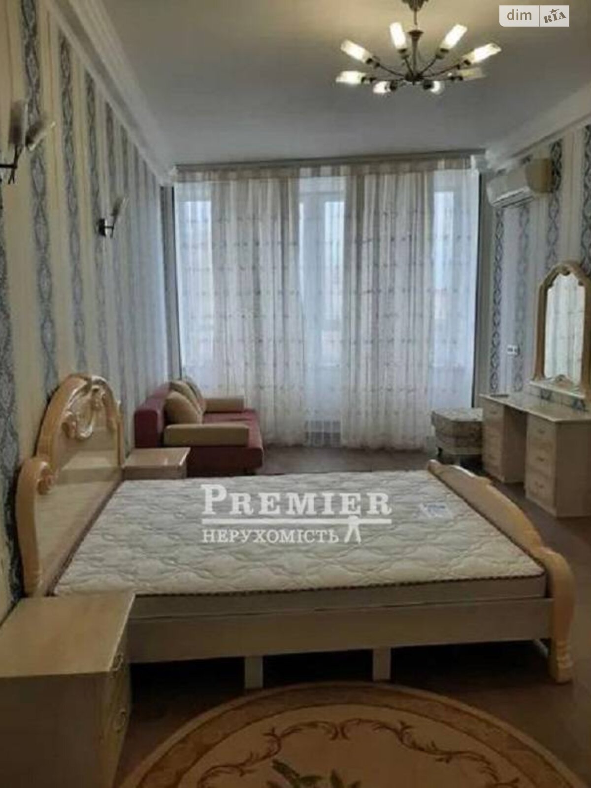 Продажа трехкомнатной квартиры в Одессе, на ул. Независимости, район Приморский фото 1 Продажа трехкомнатной квартиры в Одессе, на ул. Независимости, район Приморский фото 1