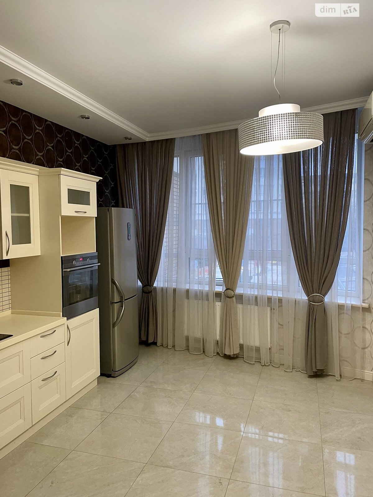 Продажа трехкомнатной квартиры в Одессе, на ул. Независимости 11, район Приморский фото 1