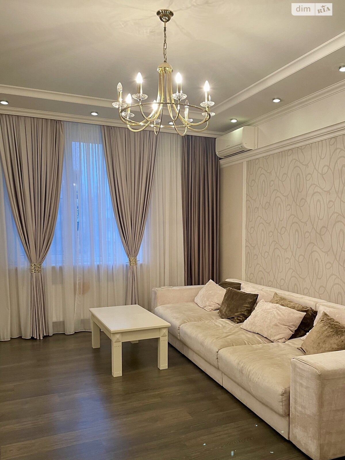 Продажа трехкомнатной квартиры в Одессе, на ул. Независимости 11, район Приморский фото 1