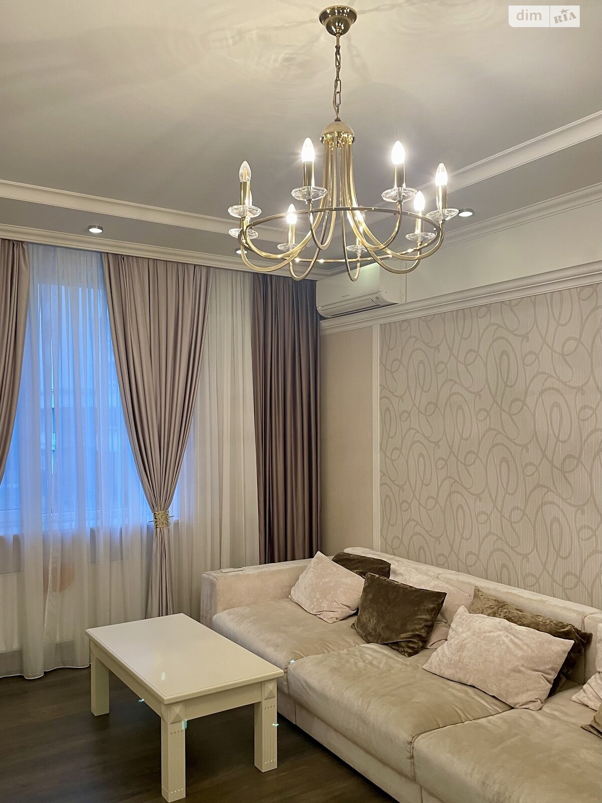 Продажа трехкомнатной квартиры в Одессе, на ул. Независимости 11, район Приморский фото 1