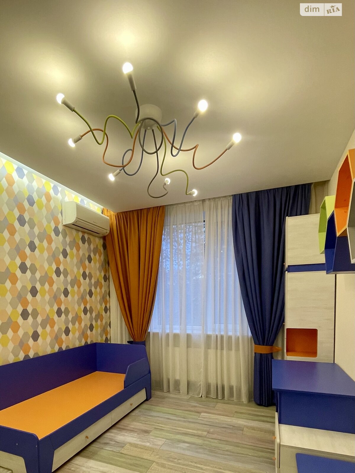 Продажа трехкомнатной квартиры в Одессе, на ул. Независимости 11, район Приморский фото 1