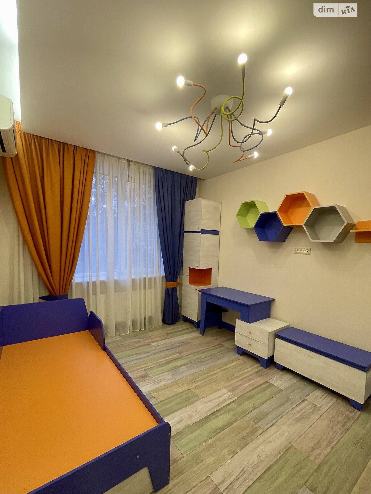 Продажа трехкомнатной квартиры в Одессе, на ул. Независимости 11, район Приморский фото 1