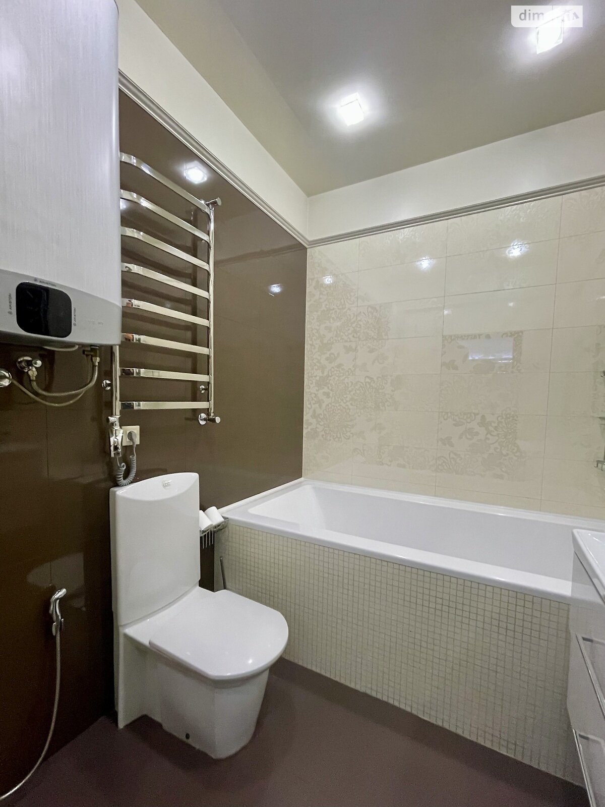 Продажа трехкомнатной квартиры в Одессе, на ул. Независимости 11, район Приморский фото 1