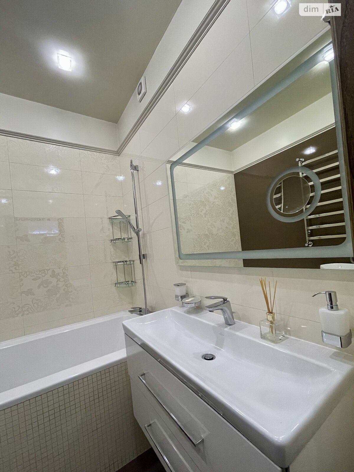 Продажа трехкомнатной квартиры в Одессе, на ул. Независимости 11, район Приморский фото 1