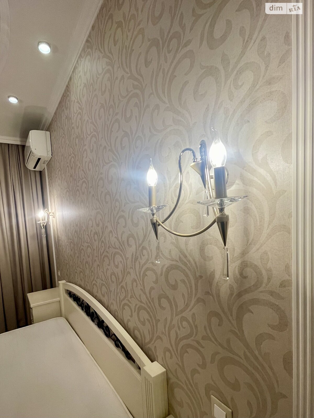 Продажа трехкомнатной квартиры в Одессе, на ул. Независимости 11, район Приморский фото 1