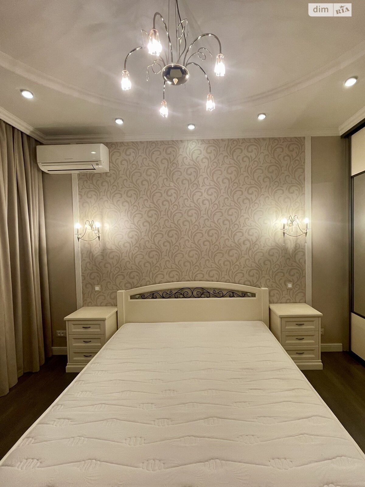 Продажа трехкомнатной квартиры в Одессе, на ул. Независимости 11, район Приморский фото 1