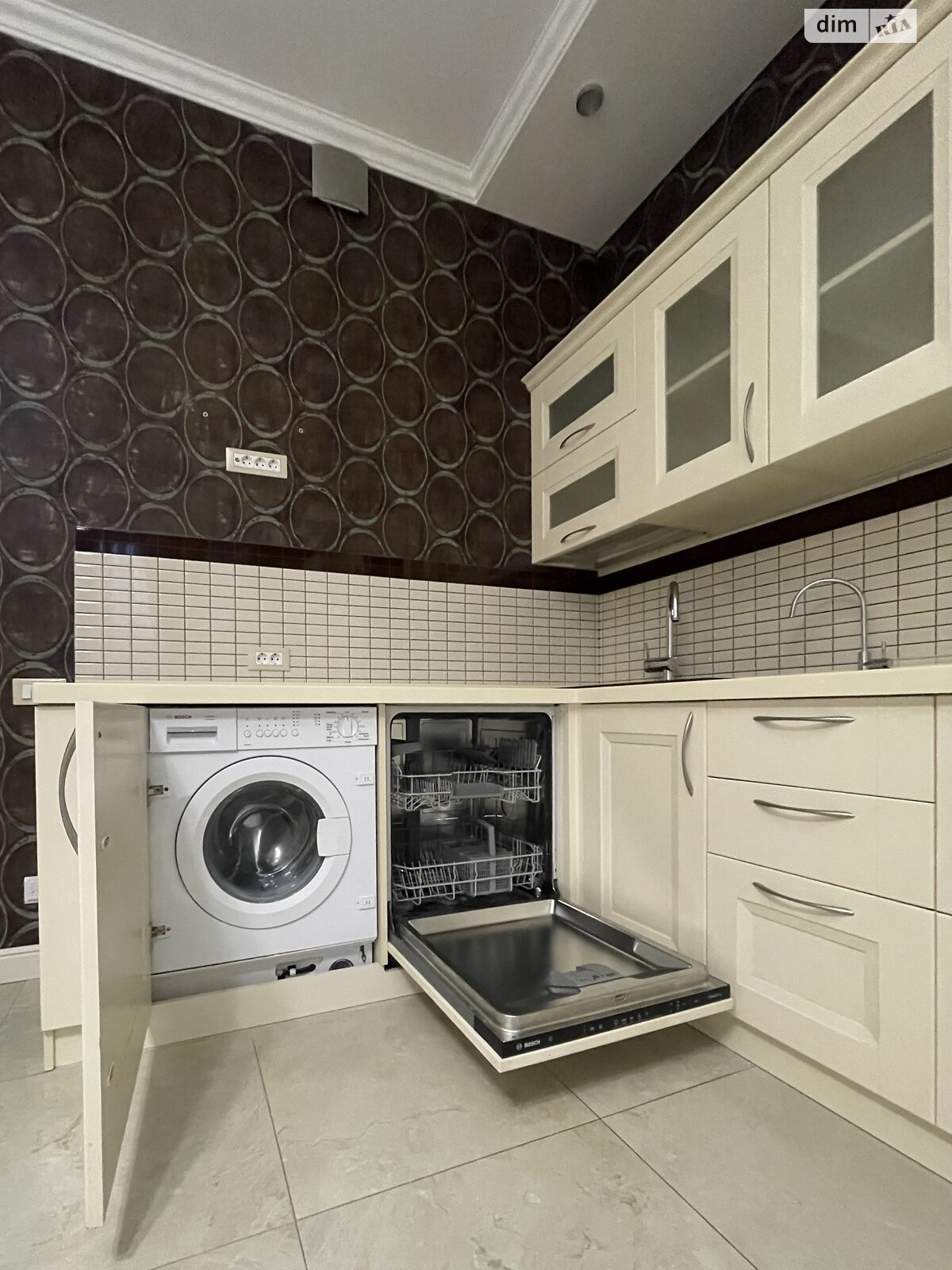 Продажа трехкомнатной квартиры в Одессе, на ул. Независимости 11, район Приморский фото 1