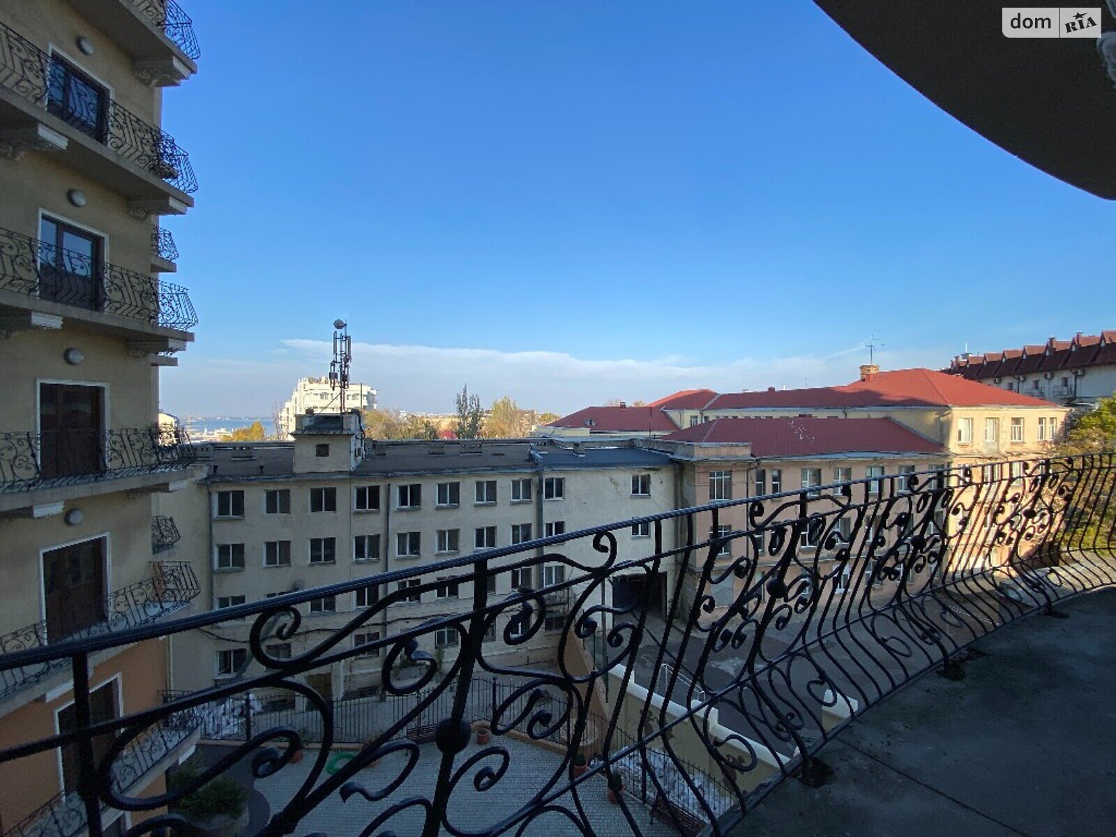 Продажа трехкомнатной квартиры в Одессе, на спуск Военный 13А, район Приморский фото 1