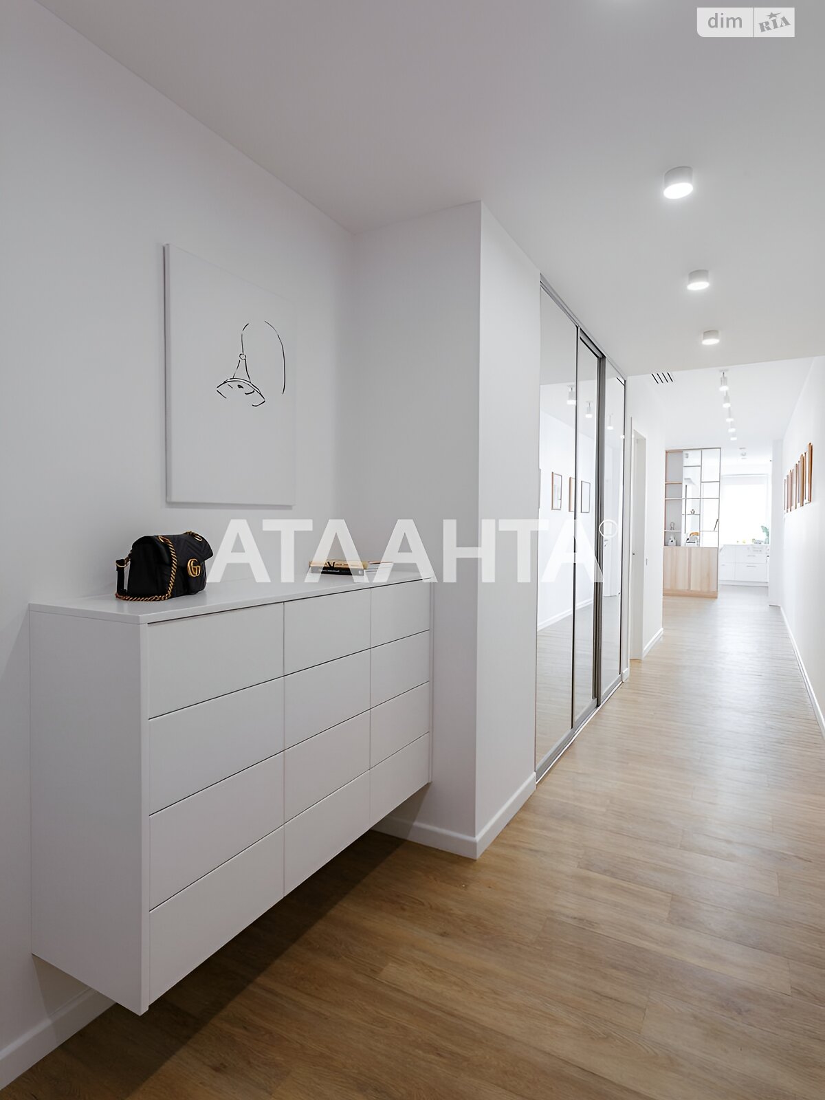 Продажа трехкомнатной квартиры в Одессе, на пер. Ониловой 18, район Приморский фото 1 Продажа трехкомнатной квартиры в Одессе, на пер. Ониловой 18, район Приморский фото 1