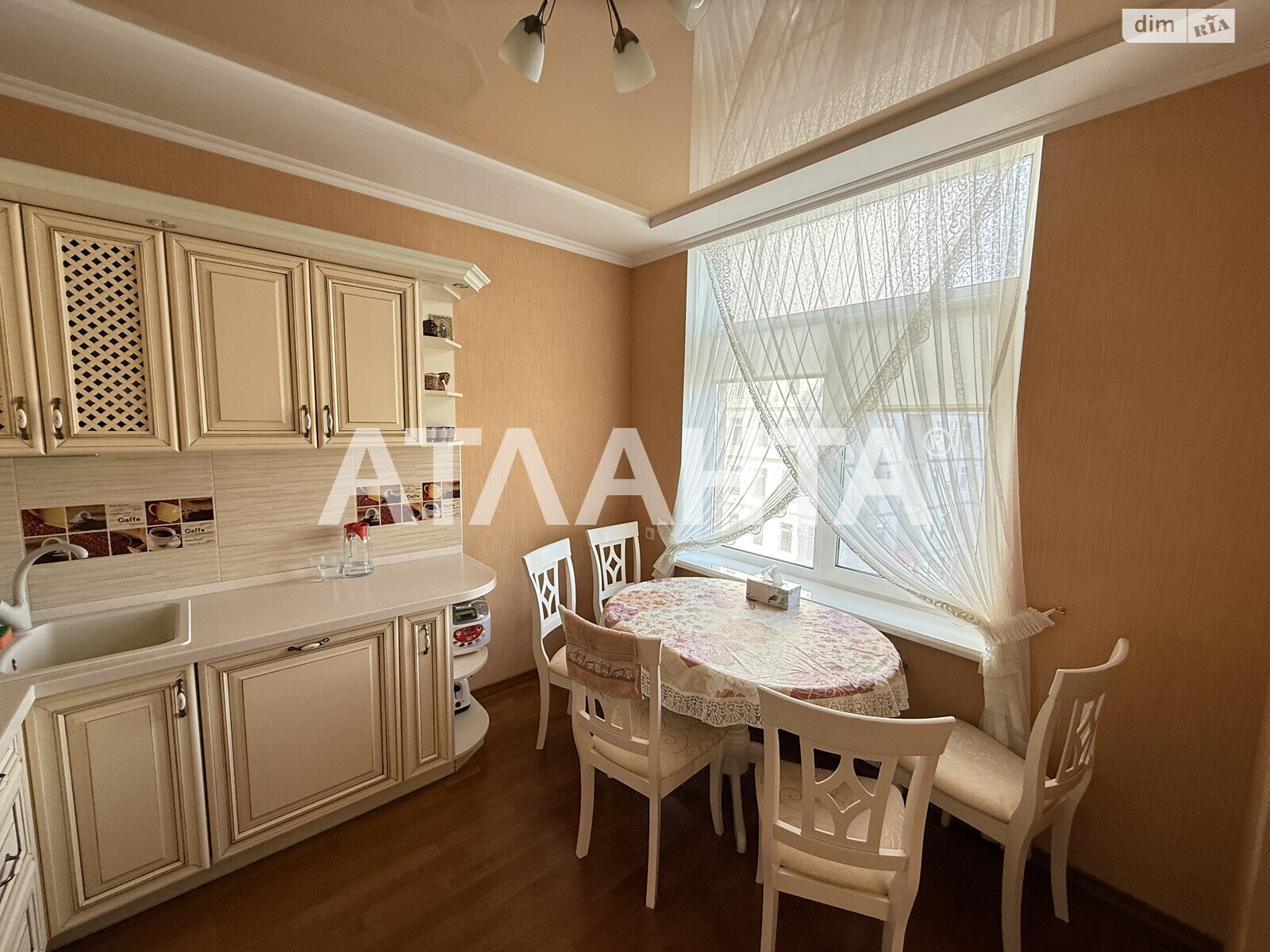 Продажа двухкомнатной квартиры в Одессе, на ул. Средняя 242, район Приморский фото 1 Продажа двухкомнатной квартиры в Одессе, на ул. Средняя 242, район Приморский фото 1