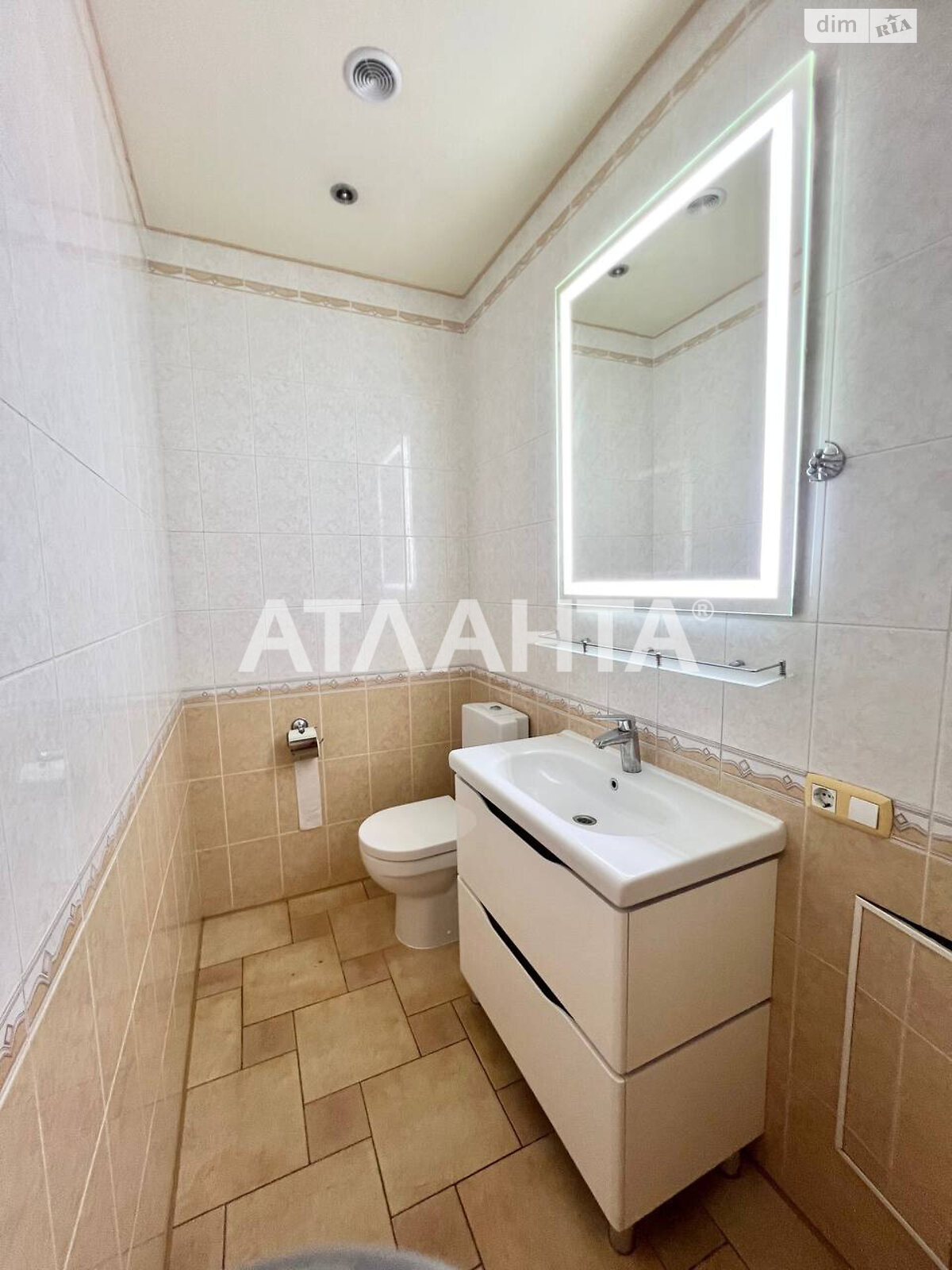 Продаж трикімнатної квартири в Одесі, на вул. Педагогічна, район Приморський фото 1 Продаж трикімнатної квартири в Одесі, на вул. Педагогічна, район Приморський фото 1