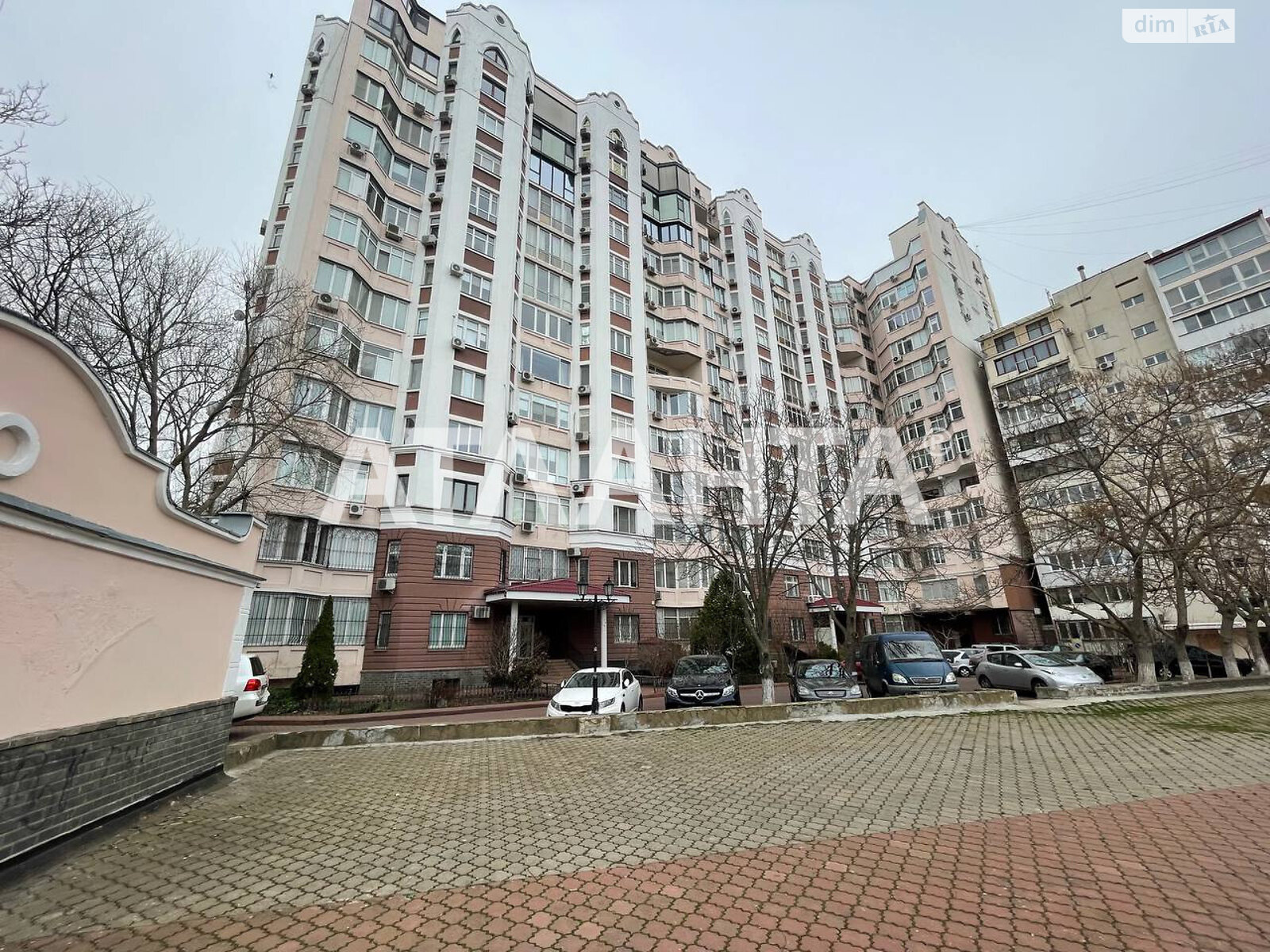 Продаж трикімнатної квартири в Одесі, на вул. Педагогічна 27, район Приморський фото 1 Продаж трикімнатної квартири в Одесі, на вул. Педагогічна 27, район Приморський фото 1