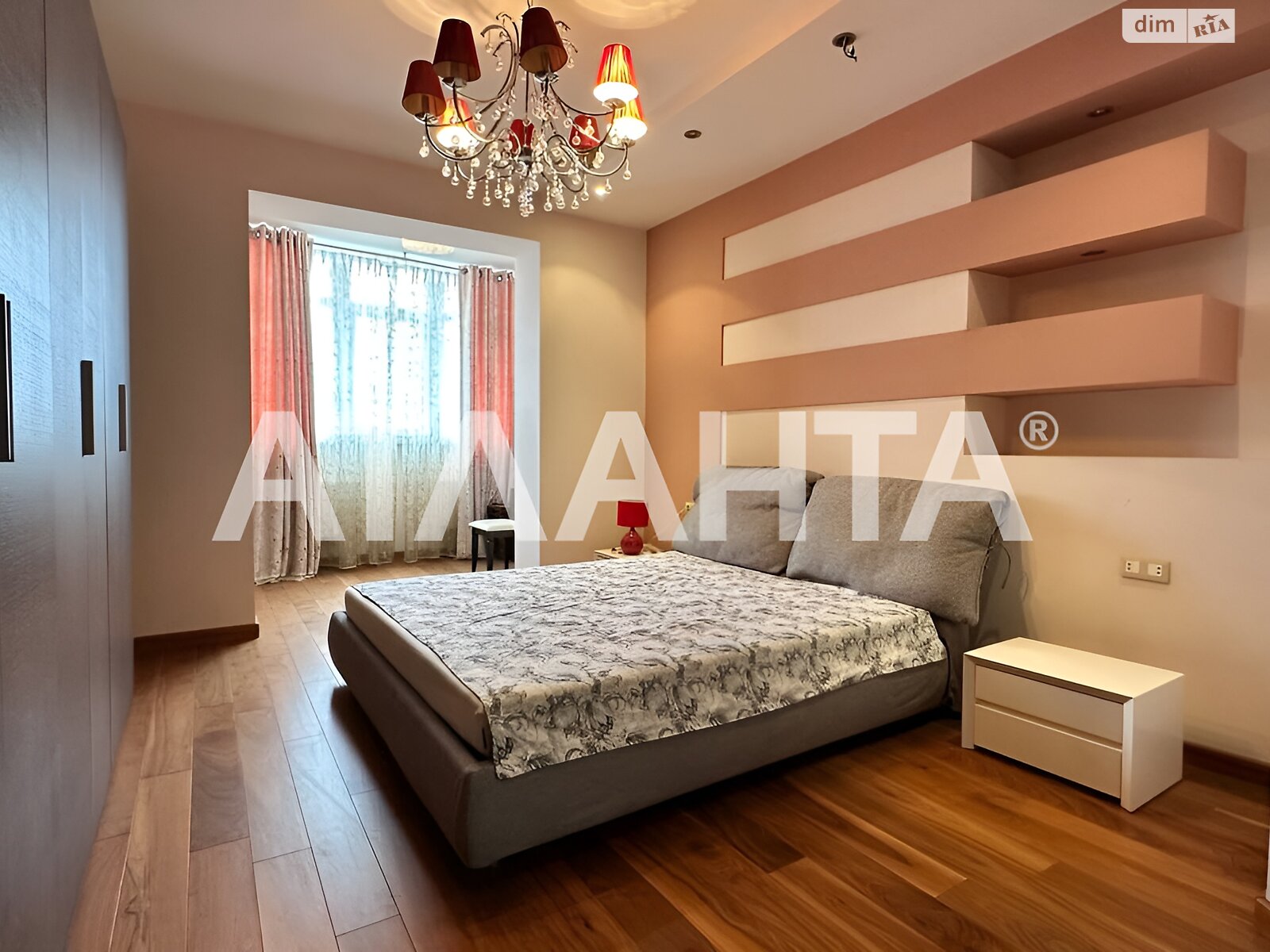 Продажа четырехкомнатной квартиры в Одессе, на дор. Фонтанская 16/8, район Приморский фото 1 Продажа четырехкомнатной квартиры в Одессе, на дор. Фонтанская 16/8, район Приморский фото 1