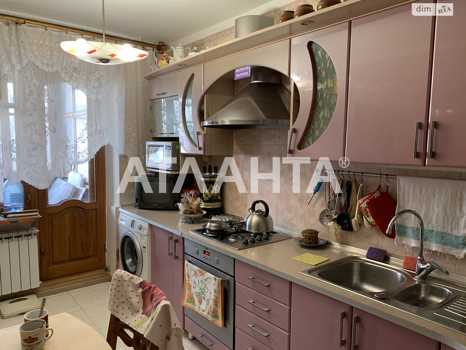 Продажа трехкомнатной квартиры в Одессе, на ул. Академическая, район Приморский фото 1 Продажа трехкомнатной квартиры в Одессе, на ул. Академическая, район Приморский фото 1