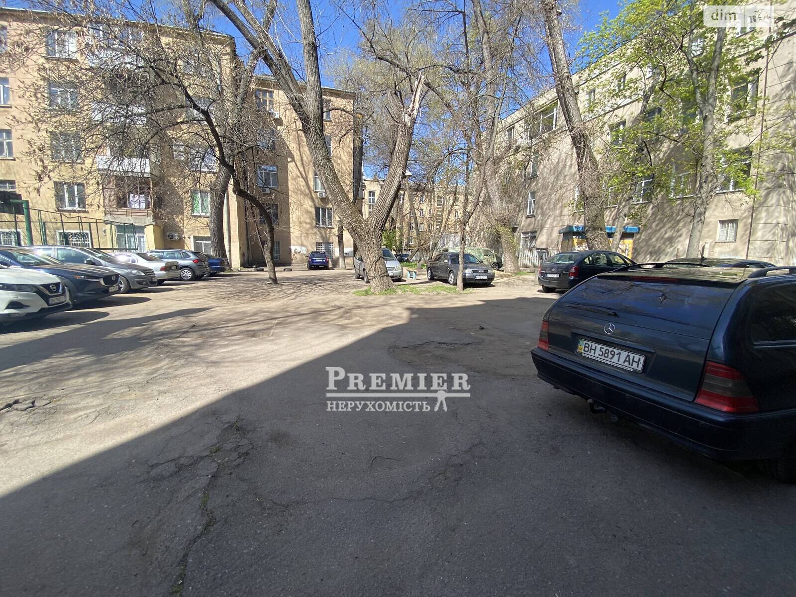 Продаж трикімнатної квартири в Одесі, на вул. Пироговська, район Приморський фото 1 Продаж трикімнатної квартири в Одесі, на вул. Пироговська, район Приморський фото 1