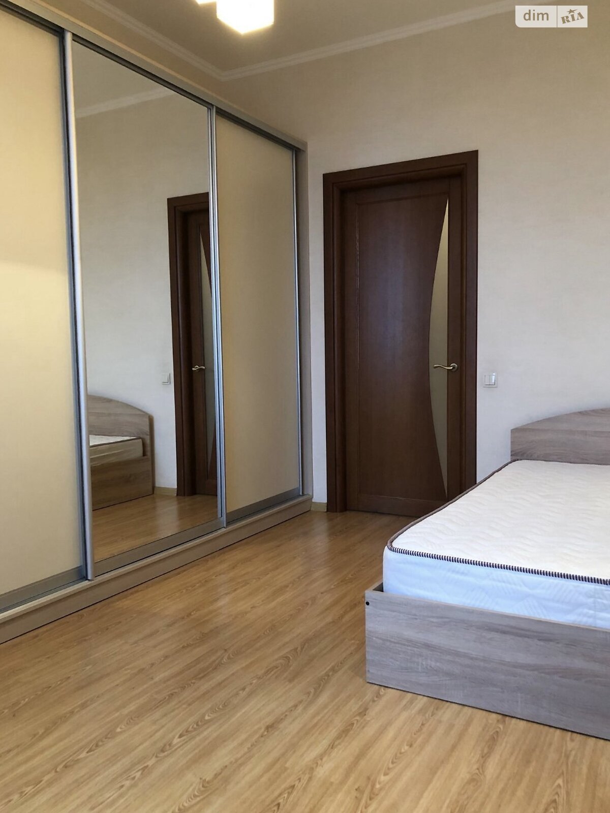 Продаж трикімнатної квартири в Одесі, на вул. Пішонівська 26, район Приморський фото 1 Продаж трикімнатної квартири в Одесі, на вул. Пішонівська 26, район Приморський фото 1