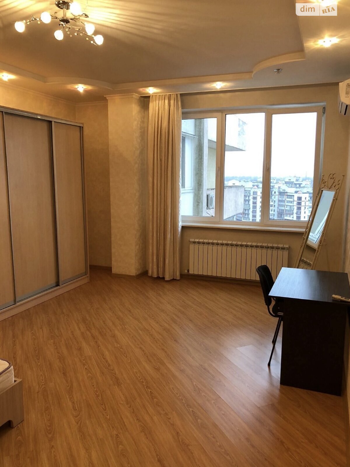 Продаж трикімнатної квартири в Одесі, на вул. Пішонівська 26, район Приморський фото 1 Продаж трикімнатної квартири в Одесі, на вул. Пішонівська 26, район Приморський фото 1