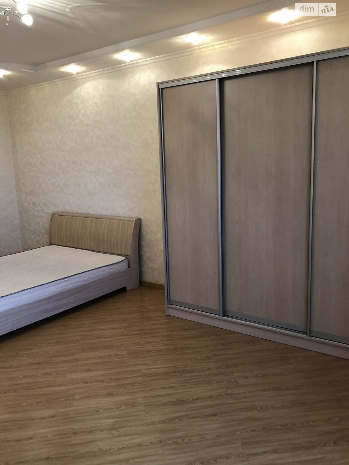 Продаж трикімнатної квартири в Одесі, на вул. Пішонівська 26, район Приморський фото 1 Продаж трикімнатної квартири в Одесі, на вул. Пішонівська 26, район Приморський фото 1