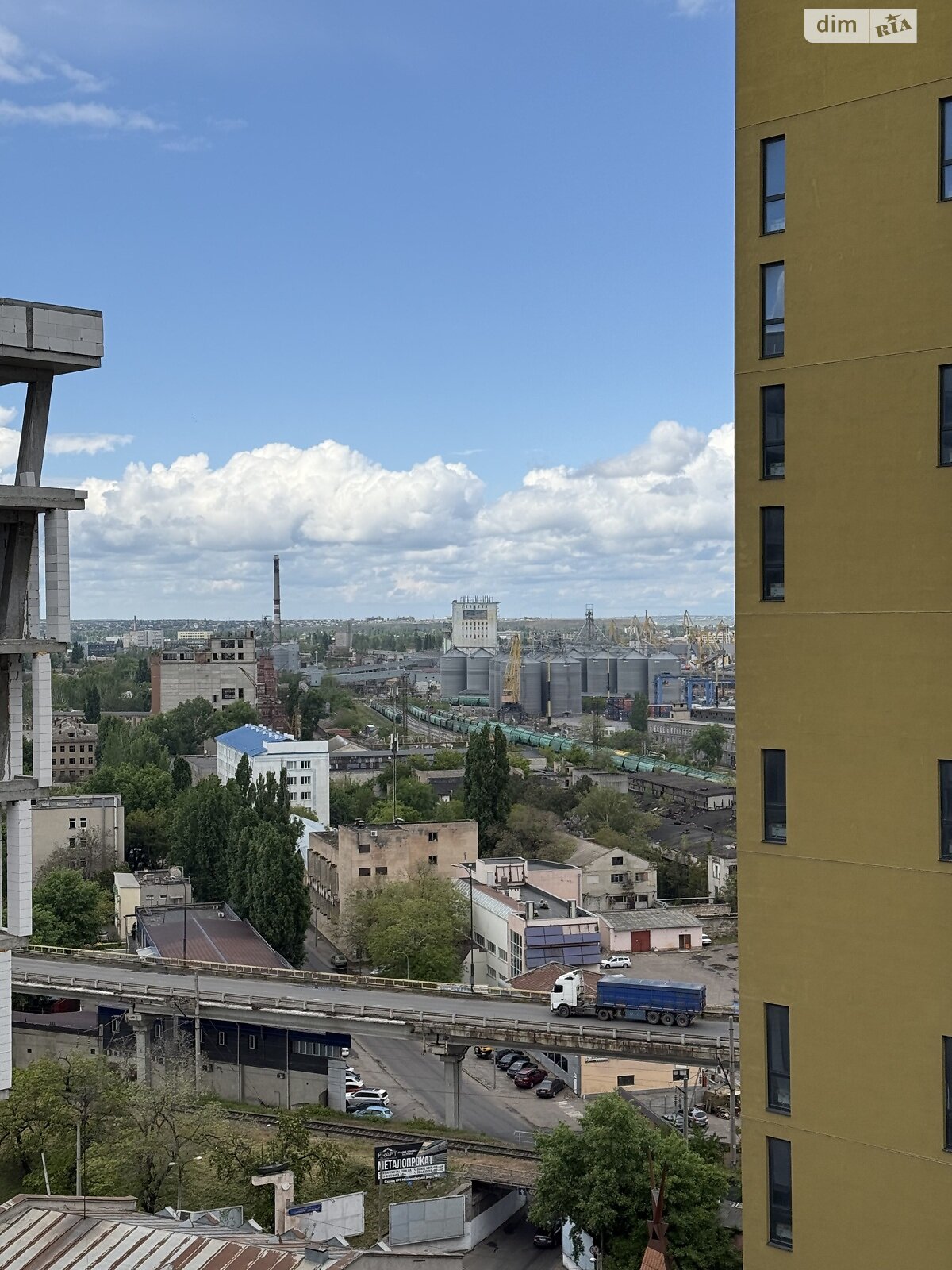 Продаж однокімнатної квартири в Одесі, на вул. Пляжна 47, район Приморський фото 1 Продаж однокімнатної квартири в Одесі, на вул. Пляжна 47, район Приморський фото 1