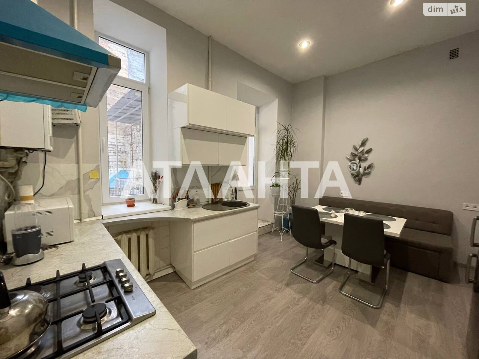 Продажа четырехкомнатной квартиры в Одессе, на ул. Коблевская, район Приморский фото 2 Продажа четырехкомнатной квартиры в Одессе, на ул. Коблевская, район Приморский фото 2