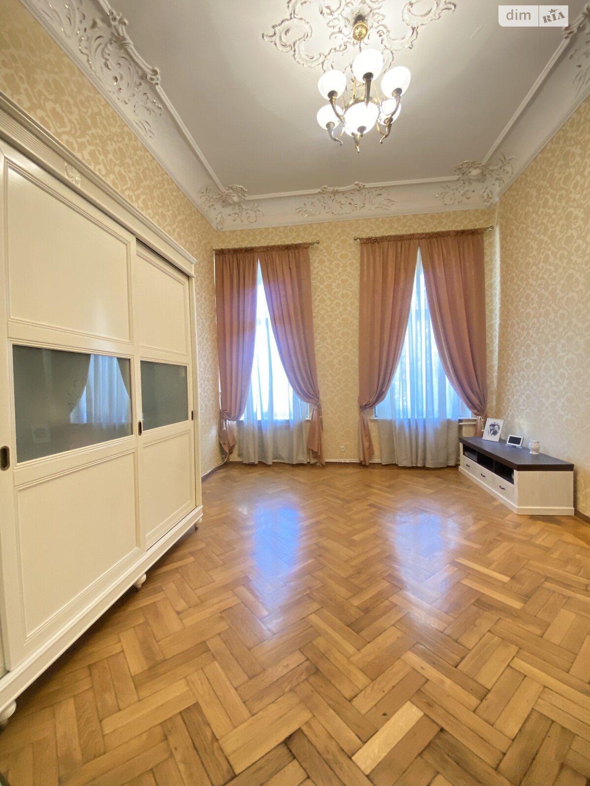 Продаж п`ятикімнатної квартири в Одесі, на вул. Преображенська, район Приморський фото 1 Продаж п`ятикімнатної квартири в Одесі, на вул. Преображенська, район Приморський фото 1