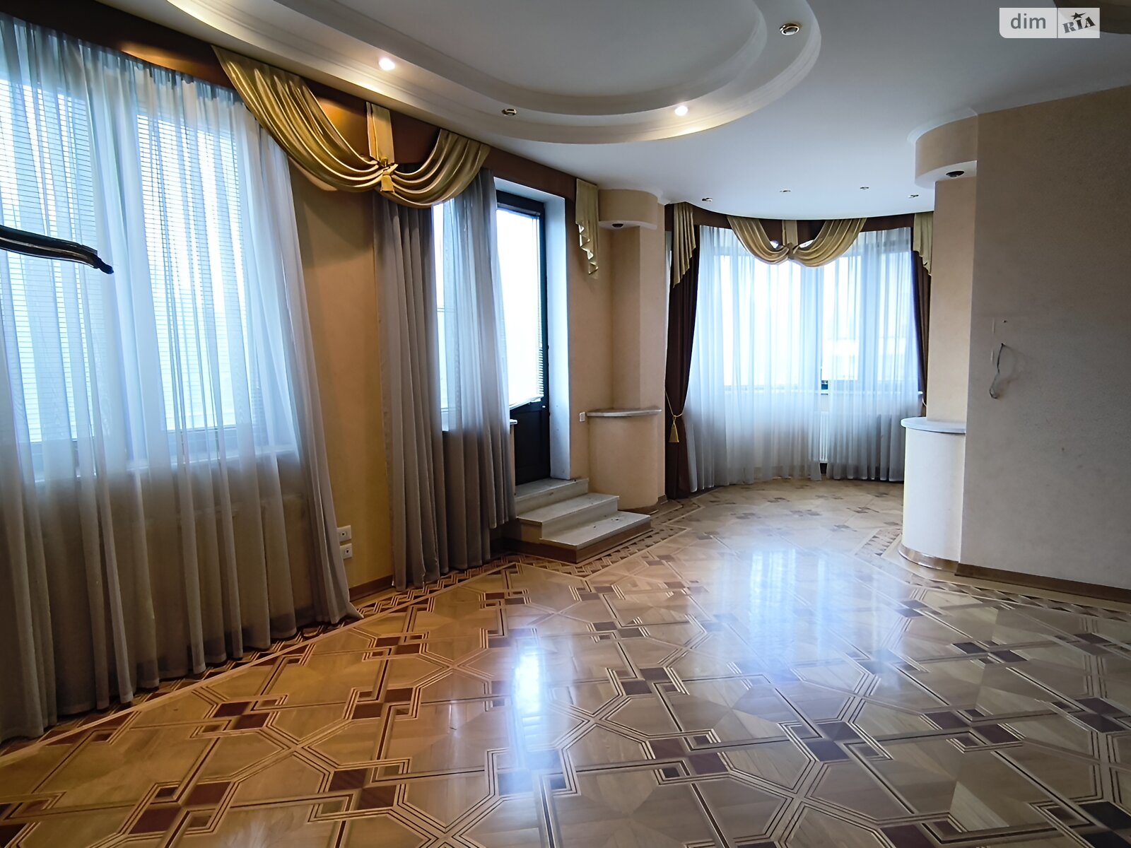 Продаж чотирикімнатної квартири в Одесі, на просп. Шевченка, район Приморський фото 1 Продаж чотирикімнатної квартири в Одесі, на просп. Шевченка, район Приморський фото 1